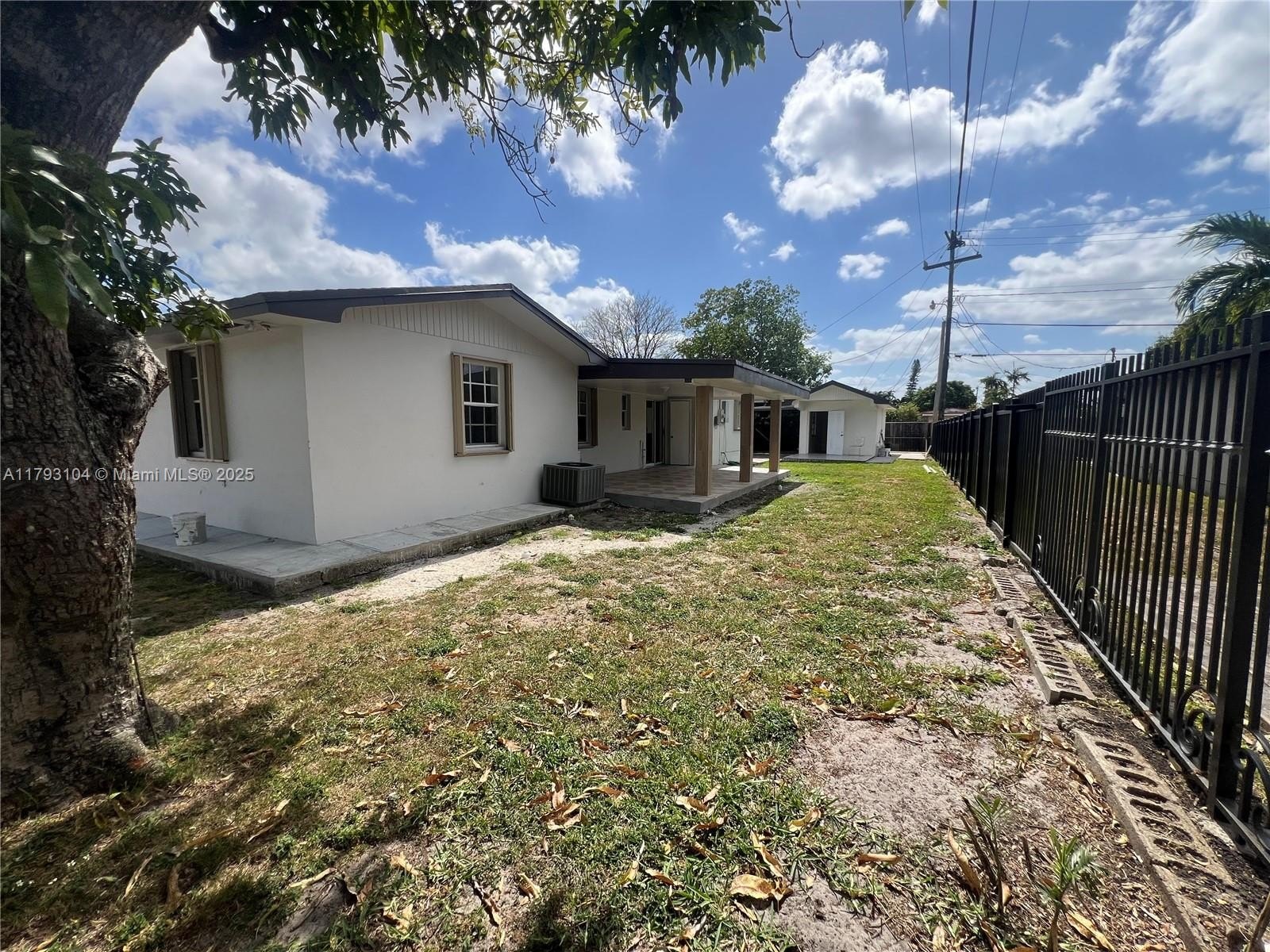 Miami, Florida, 33165, United States, 4 Bedrooms Bedrooms, ,2 BathroomsBathrooms,Residential,For Sale,1936864