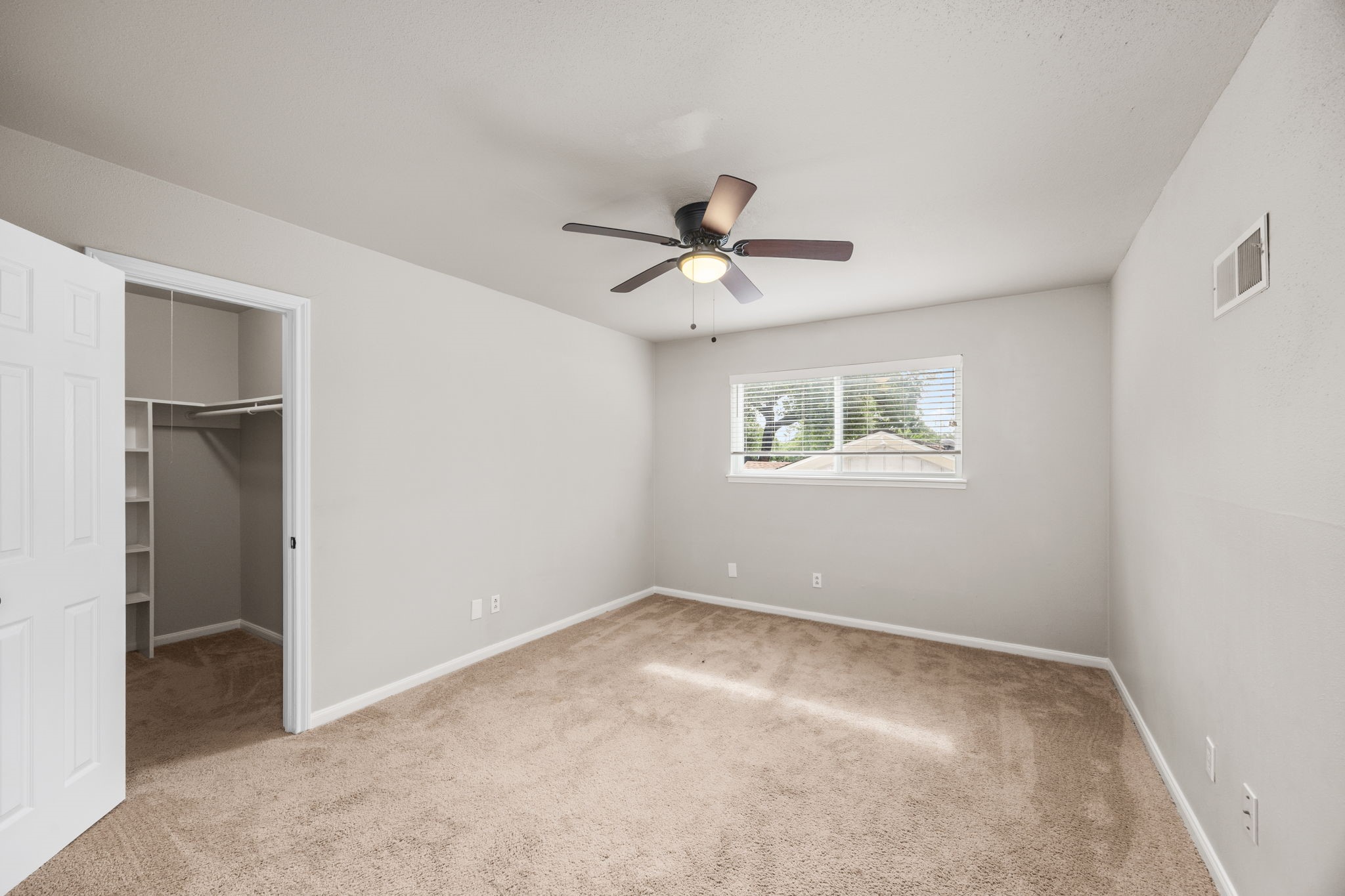  10647 Hazelhurst Drive - 物件實景