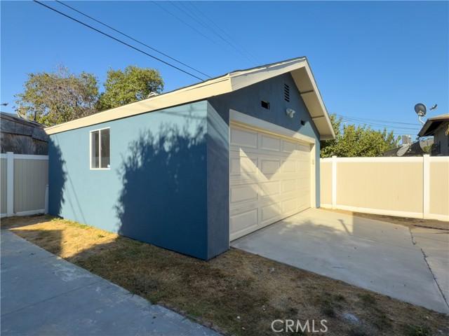 Los Angeles, California, 90018, United States, 4 Bedrooms Bedrooms, ,2 BathroomsBathrooms,Residential,For Sale,1977916