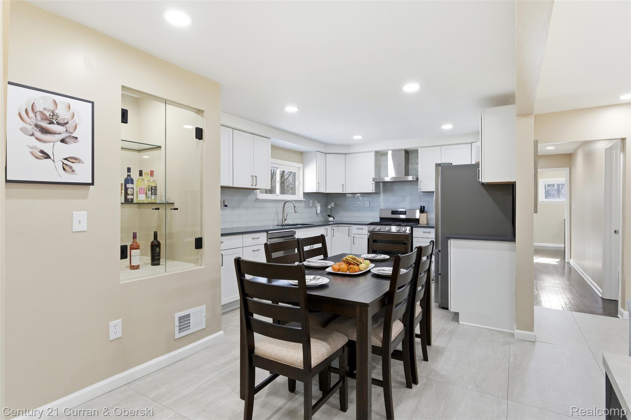 Brownstown Charter Township, Michigan, 48174, United States, 3 Bedrooms Bedrooms, ,2 BathroomsBathrooms,Residential,For Sale,1996649