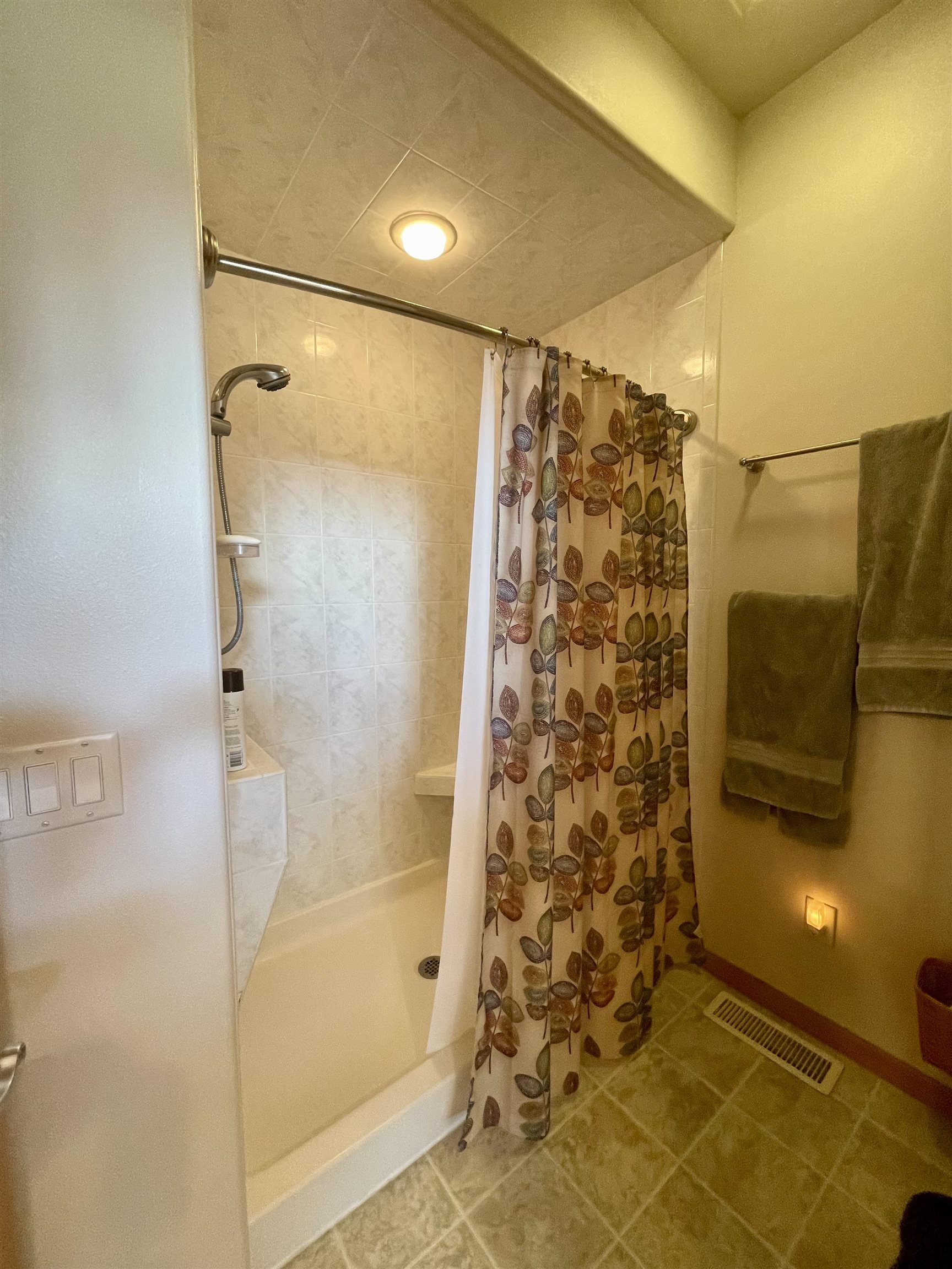 Janesville, Wisconsin, 53545, United States, 5 Bedrooms Bedrooms, ,4 BathroomsBathrooms,Residential,For Sale,1921861