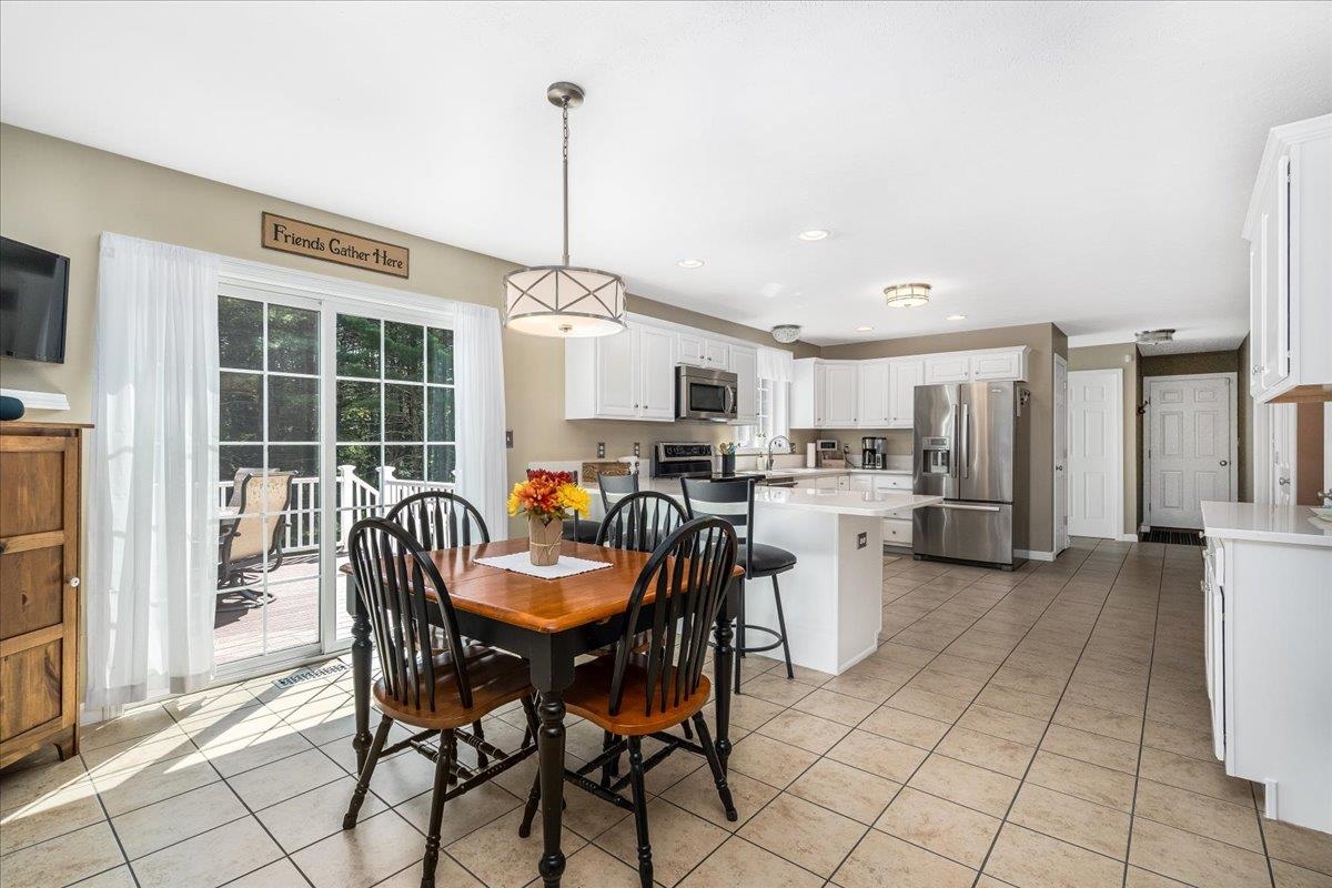 Bedford, New Hampshire, 03110, United States, 4 Bedrooms Bedrooms, ,3 BathroomsBathrooms,Residential,For Sale,1940392