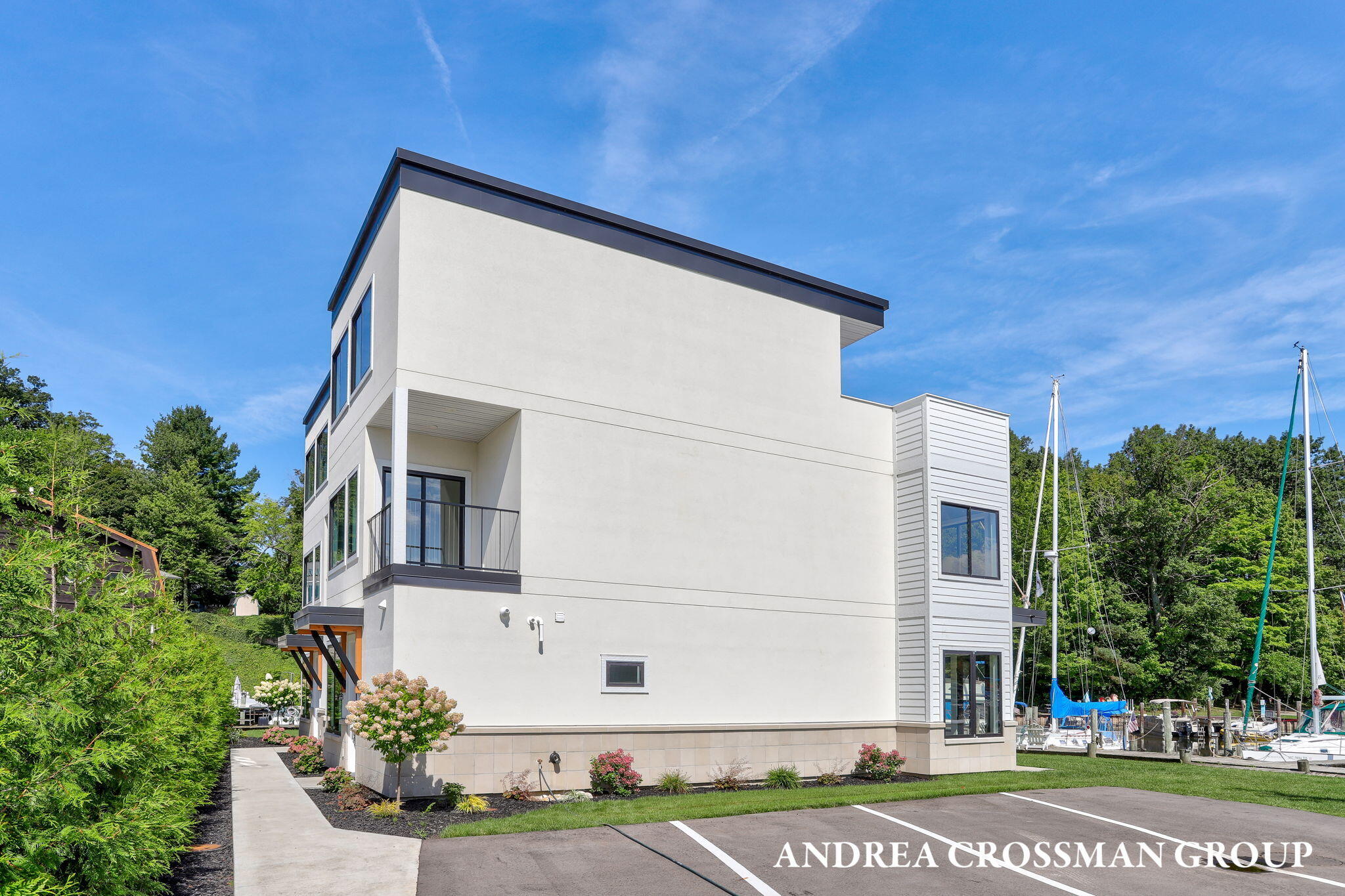 South Haven, Michigan, 49090, United States, 3 Bedrooms Bedrooms, ,3 BathroomsBathrooms,Residential,For Sale,1987512