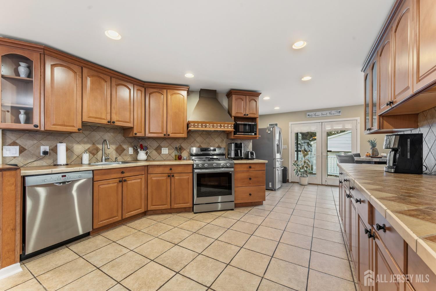 Dunellen, New Jersey, 08812, United States, 3 Bedrooms Bedrooms, ,2 BathroomsBathrooms,Residential,For Sale,1991582