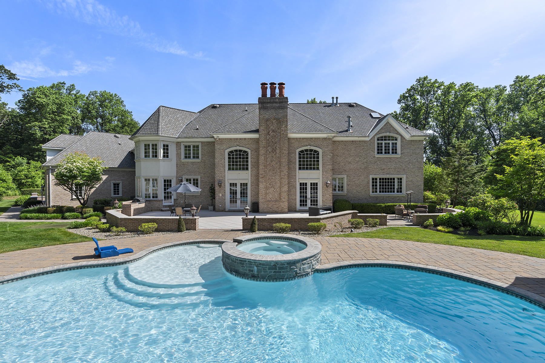  Majestic French Normandy Chateau Nestled Within a Five-Acre Gated Property - 物件實景