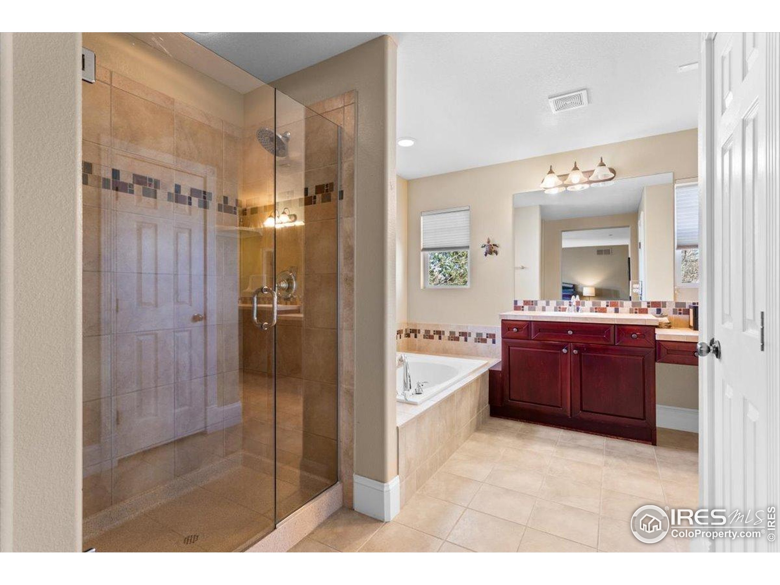 Longmont, Colorado, 80503, United States, 4 Bedrooms Bedrooms, ,3 BathroomsBathrooms,Residential,For Sale,1910378