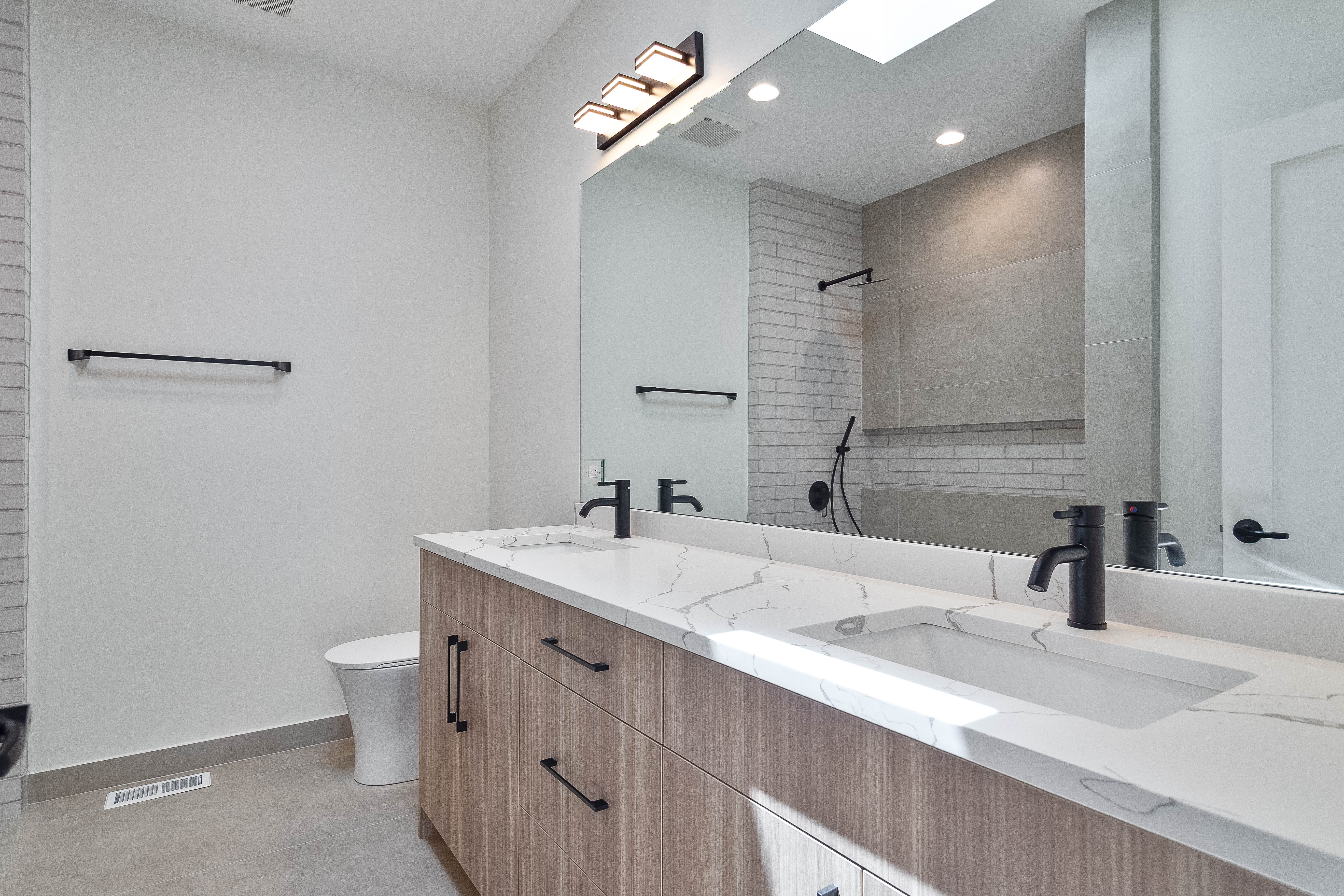 Impeccable 4 Bedroom, 3.1 Bath New Construction Single-family Home - 物件實景