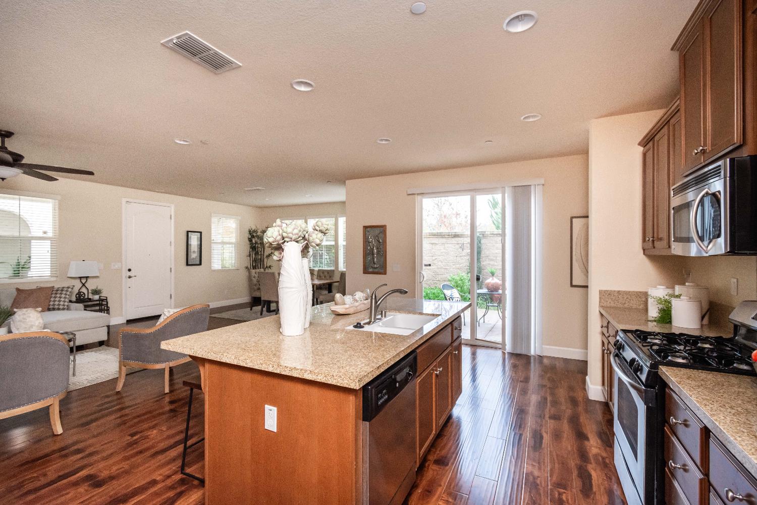 Folsom, California, 95630, United States, 4 Bedrooms Bedrooms, ,3 BathroomsBathrooms,Residential,For Sale,2000807