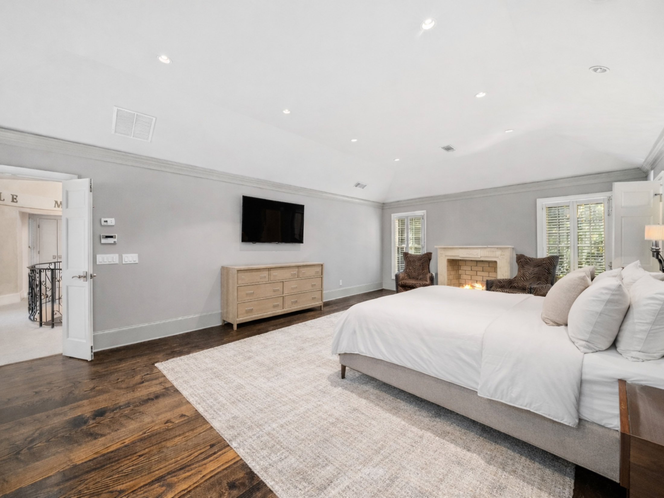  Inspired Architecture Meets Thoughtful Design at this Rare, Private, Double Lot - 物件實景