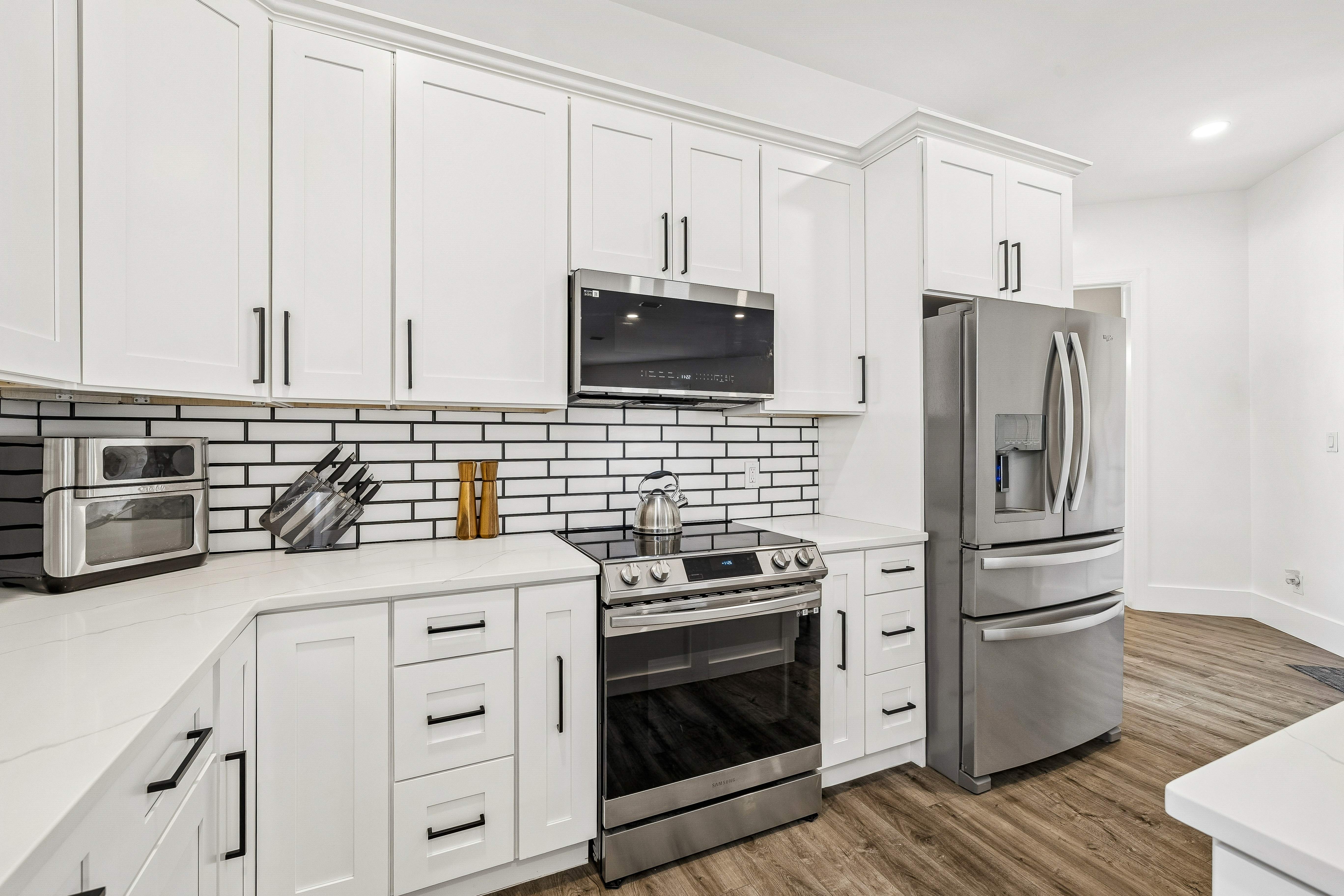  Spacious Newer-Build Home With Wraparound Porch On Gated Community Corner Lot - 物件實景