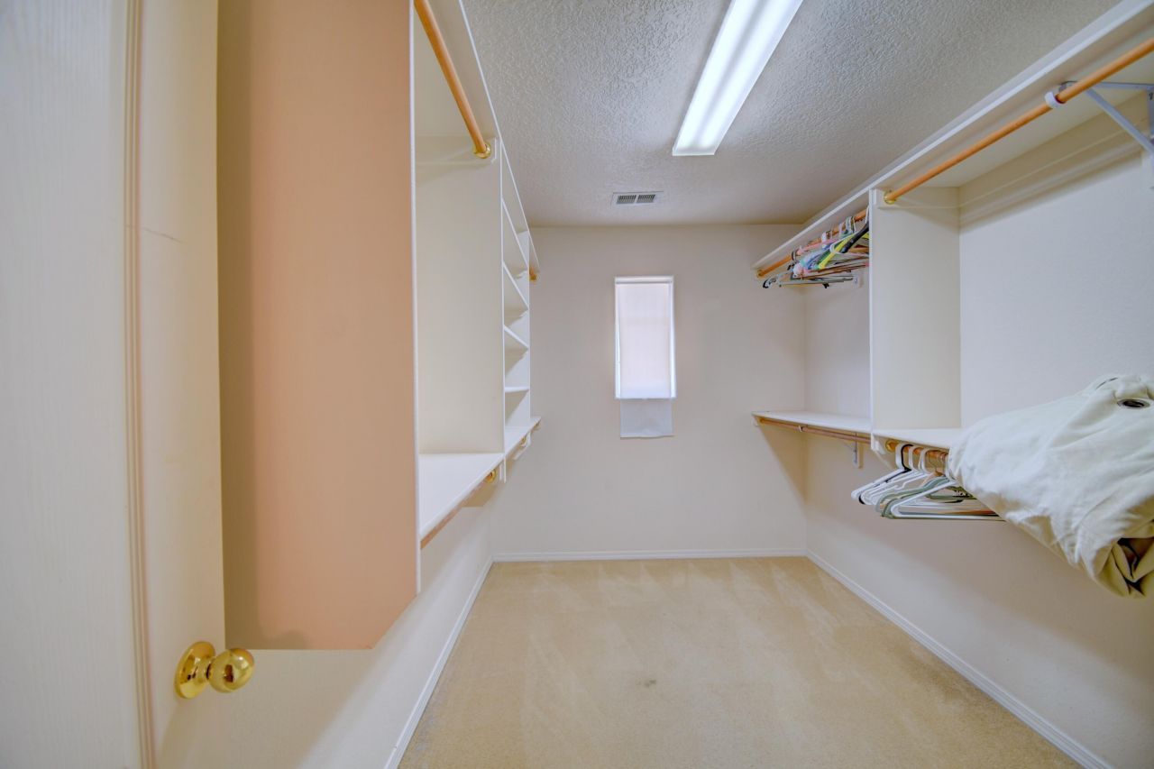 Rio Rancho, New Mexico, 87124, United States, 5 Bedrooms Bedrooms, ,3 BathroomsBathrooms,Residential,For Sale,1898268