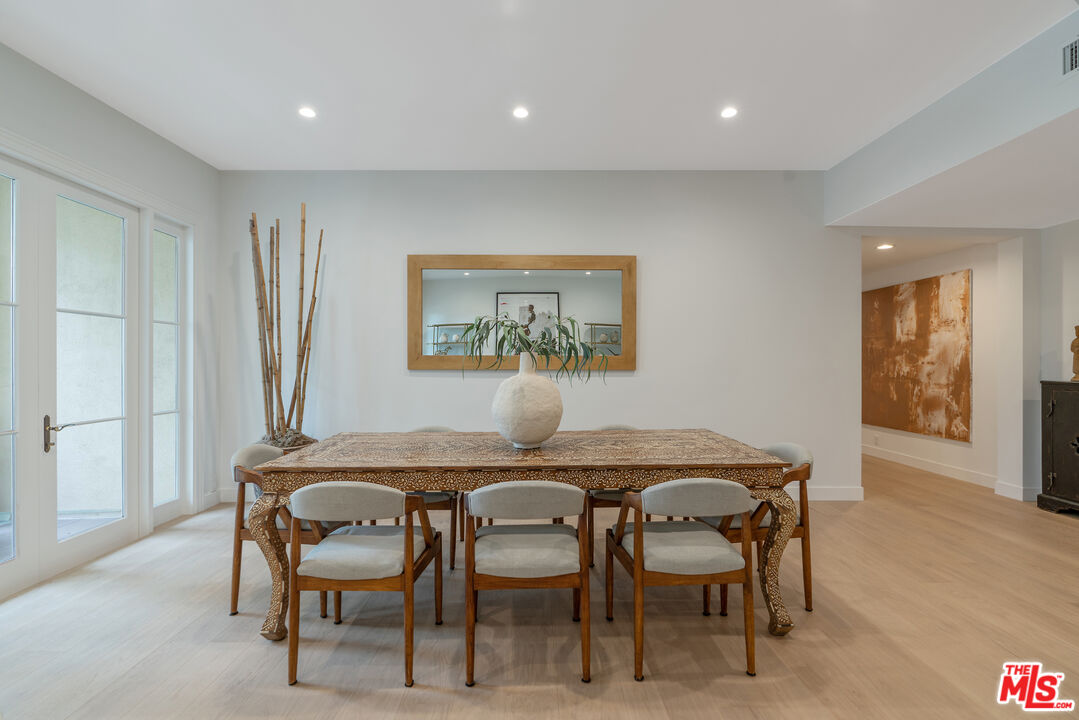 Los Angeles, California, 90067, United States, 2 Bedrooms Bedrooms, ,3 BathroomsBathrooms,Residential,For Sale,1901982