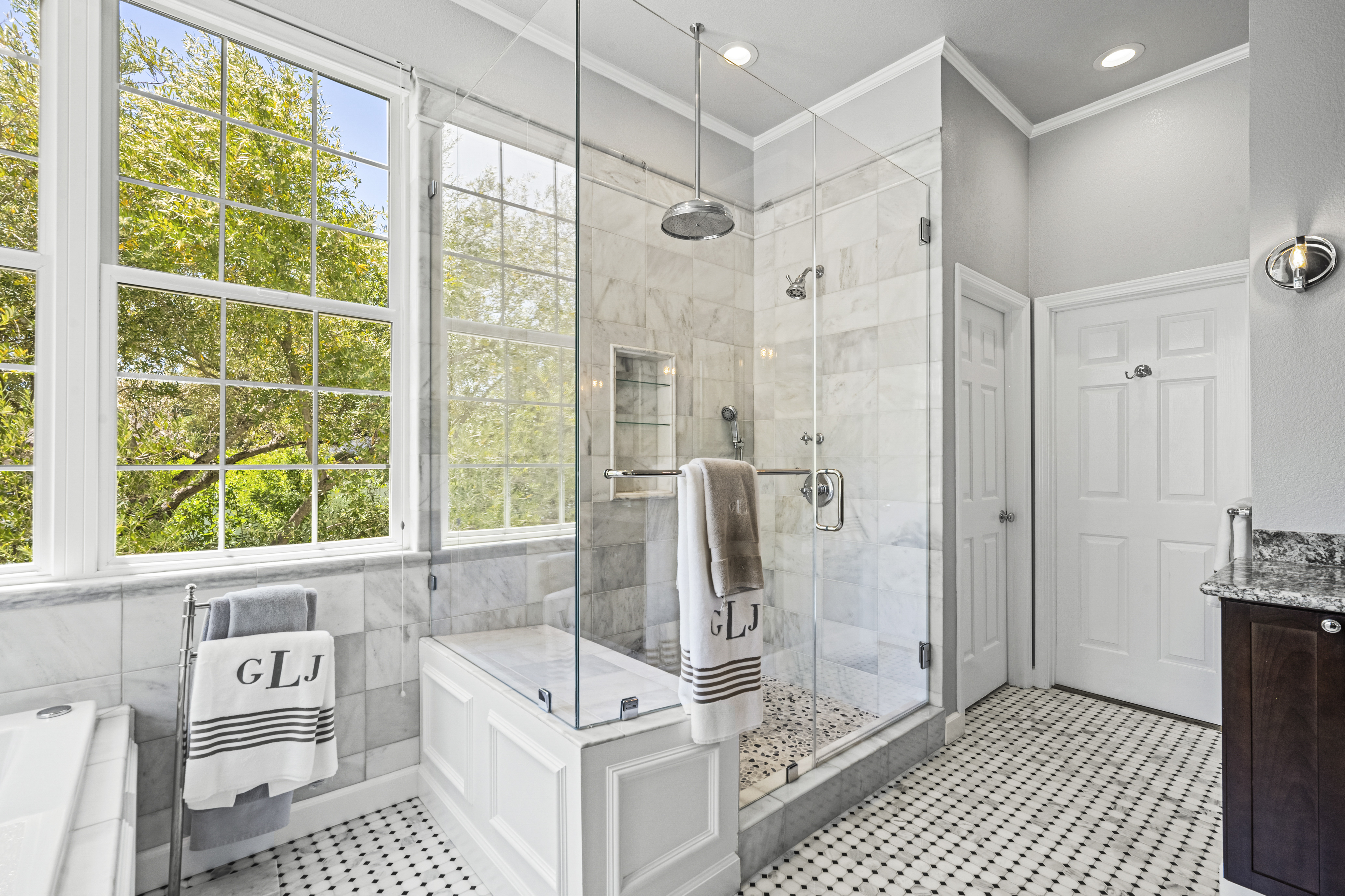  Grand Georgia Colonial Estate with Luxurious Designer Finishes - 物件實景