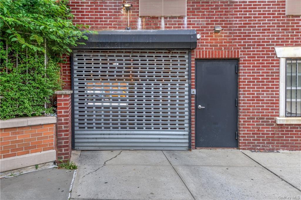 Bronx, New York, 10461, United States, 9 Bedrooms Bedrooms, ,Residential,For Sale,1977043