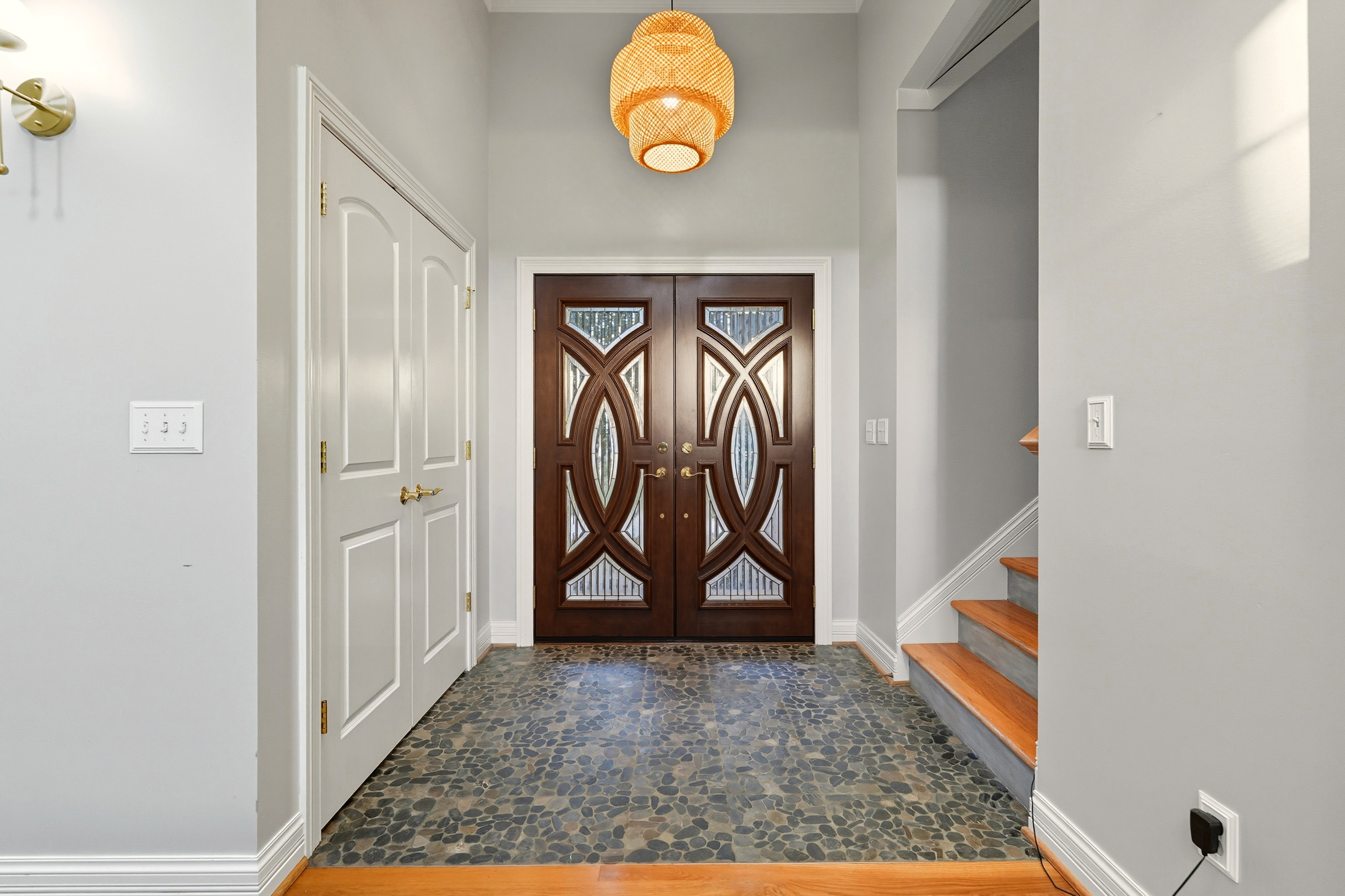 Louisville, Kentucky, 40220, United States, 3 Bedrooms Bedrooms, ,4 BathroomsBathrooms,Residential,For Sale,1979535