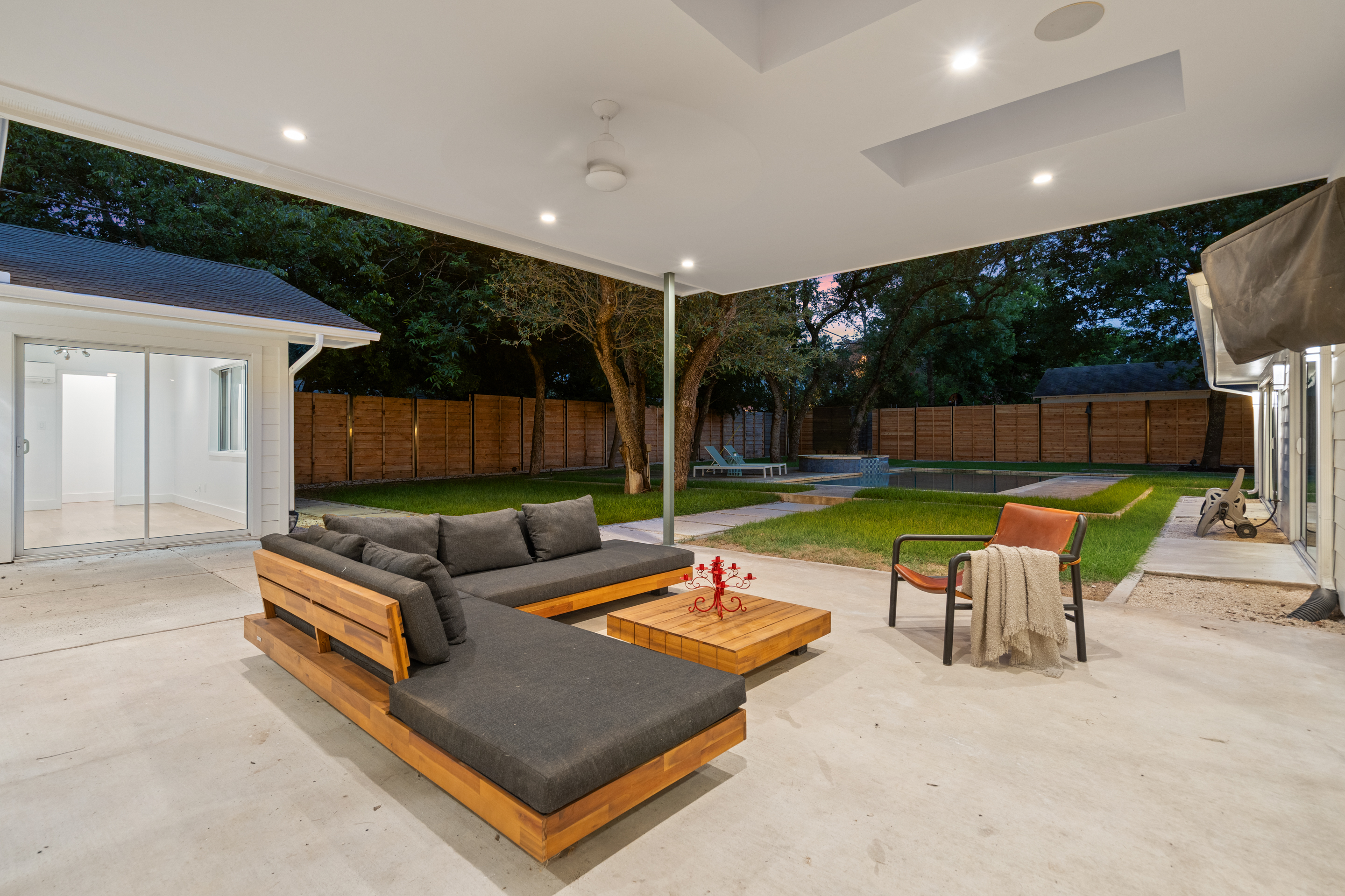  Midcentury Modern NW Hills Off Market - Lap Pool, Huge Windows, Renovated - 物件實景
