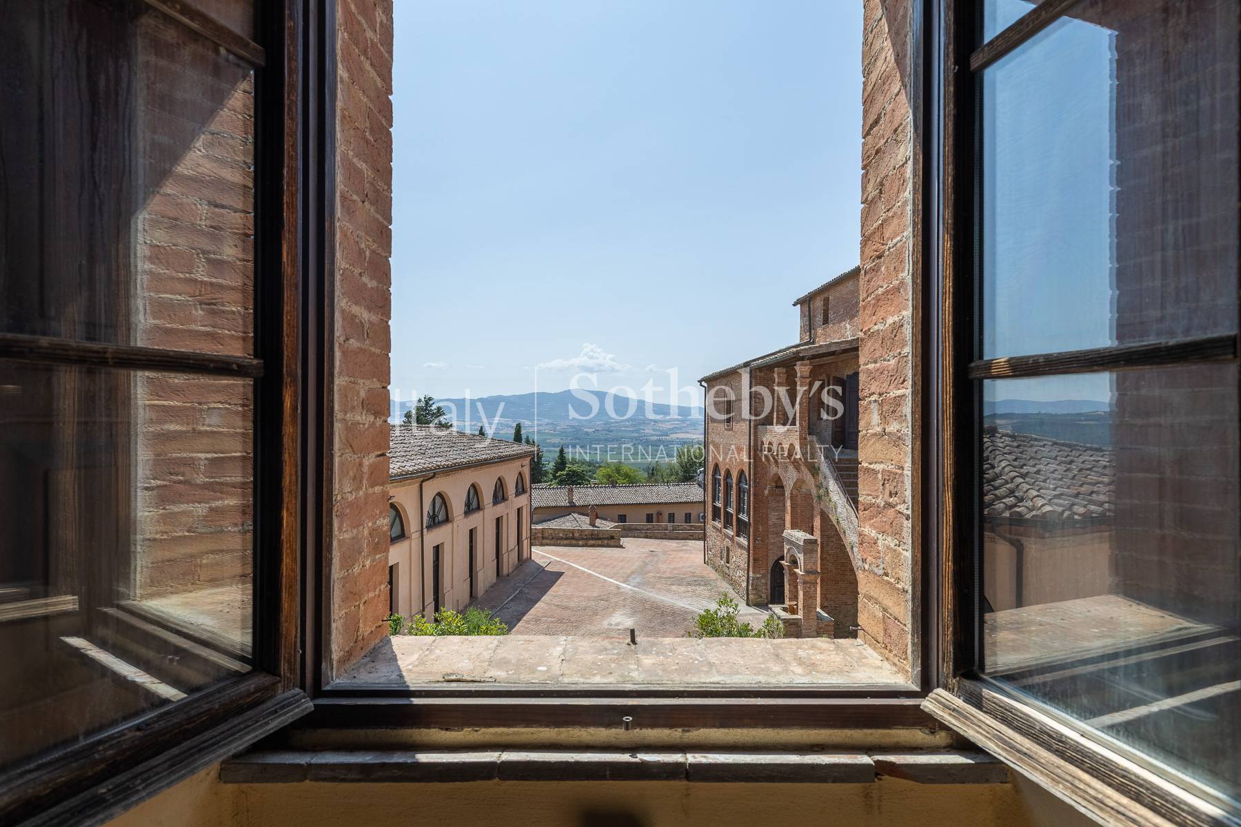  Castle with Approved Restoration Project near Montalcino - 物件實景