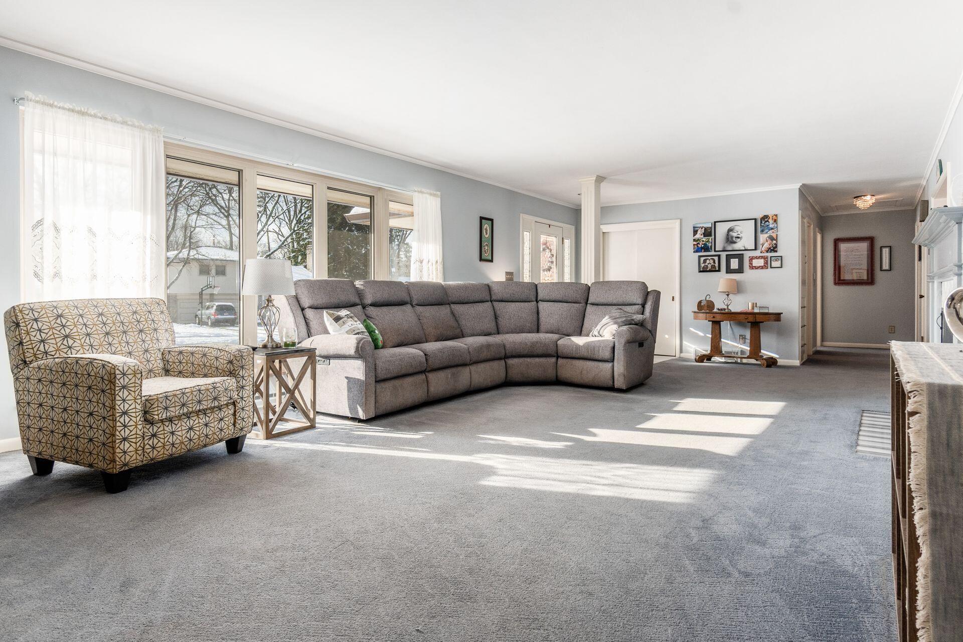 Columbus, Ohio, 43220, United States, 2 Bedrooms Bedrooms, ,3 BathroomsBathrooms,Residential,For Sale,2003078