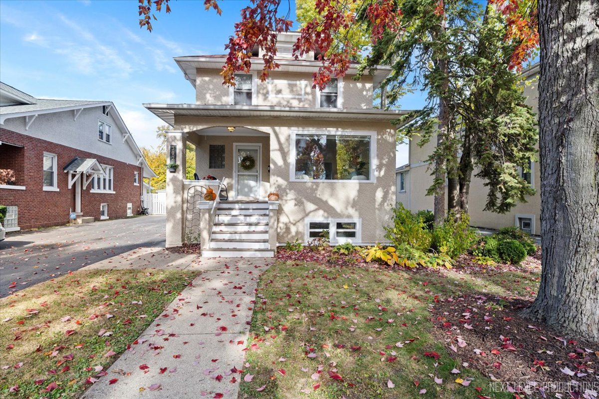 Riverside, Illinois, 60546, United States, 3 Bedrooms Bedrooms, ,3 BathroomsBathrooms,Residential,For Sale,1988558