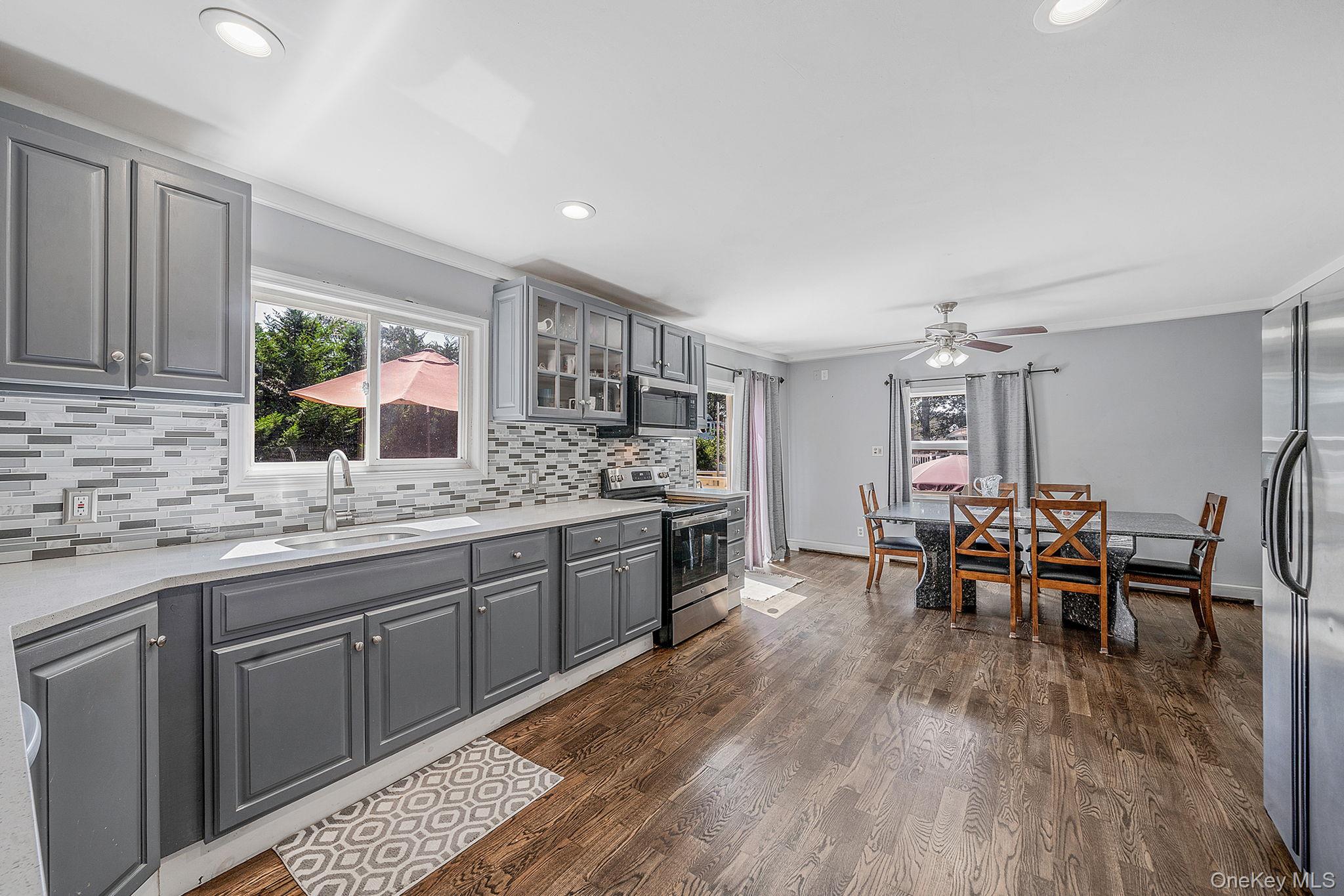 West Islip, New York, 11795, United States, 4 Bedrooms Bedrooms, ,4 BathroomsBathrooms,Residential,For Sale,1925742