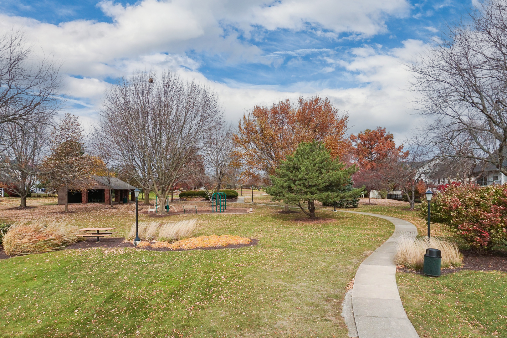 Bloomington, Illinois, 61704, United States, 5 Bedrooms Bedrooms, ,4 BathroomsBathrooms,Residential,For Sale,1991973