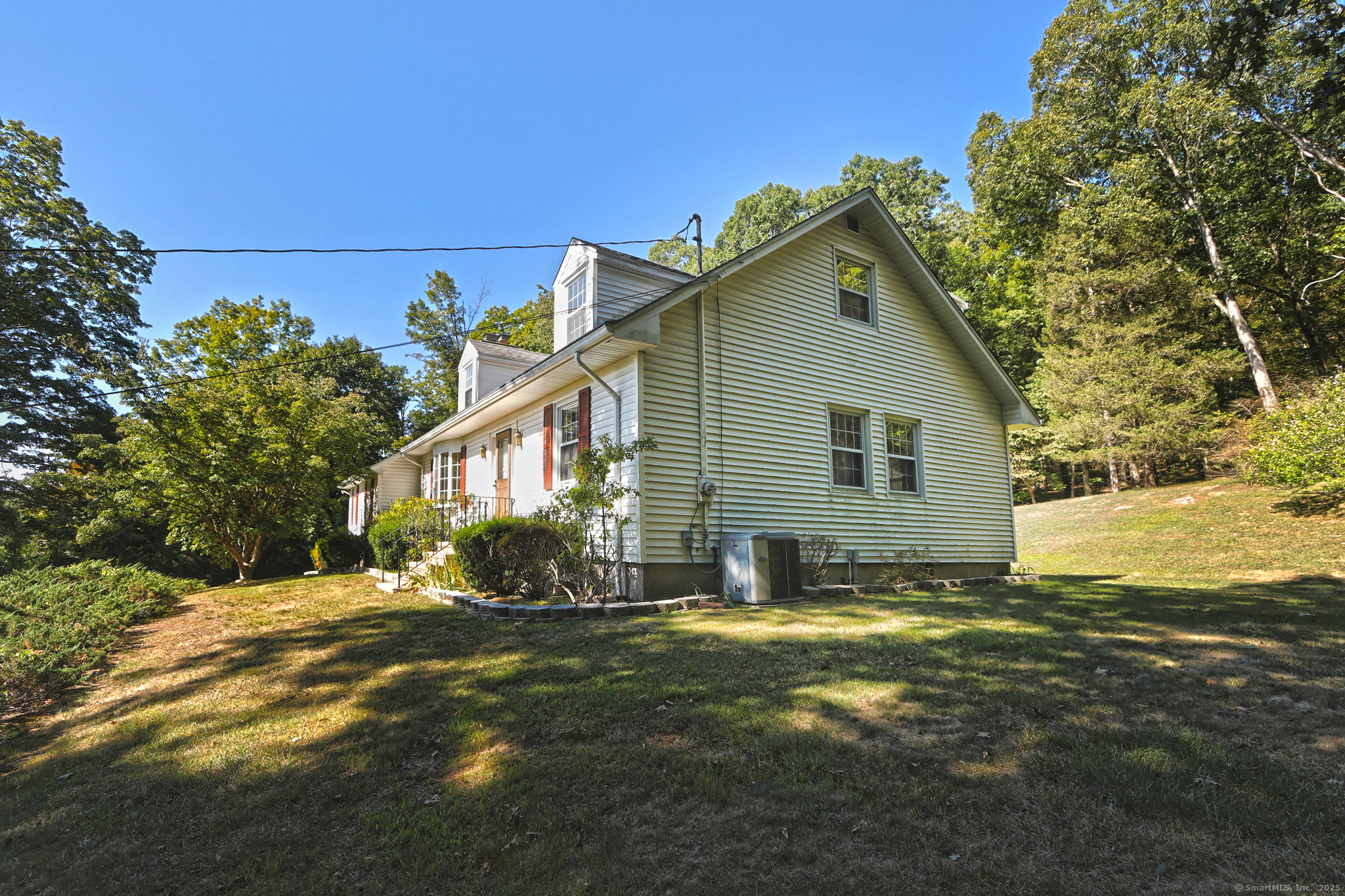 Hamden, Connecticut, 06518, United States, 4 Bedrooms Bedrooms, ,2 BathroomsBathrooms,Residential,For Sale,1940794
