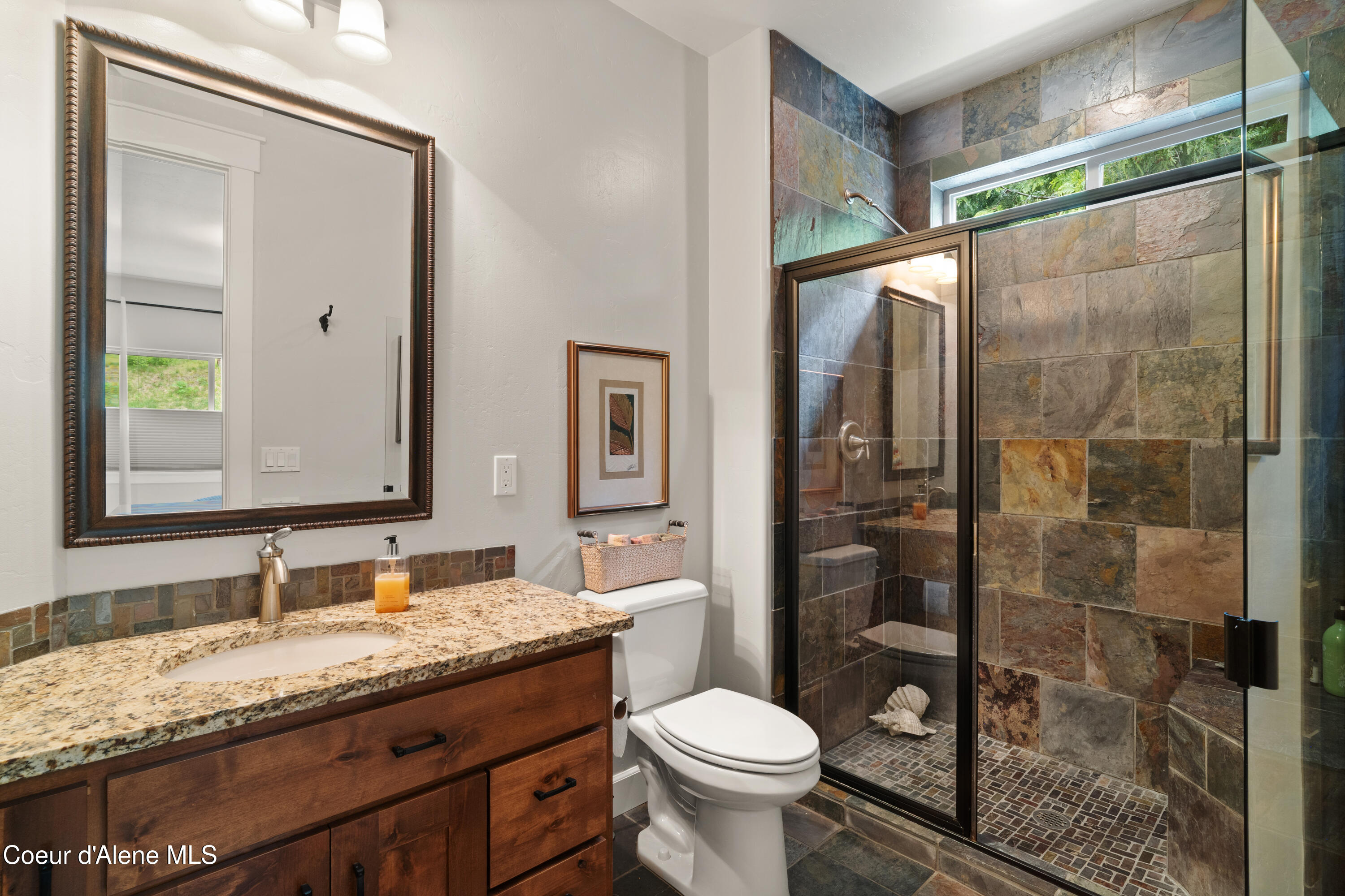 Coeur d'Alene, Idaho, 83815, United States, 5 Bedrooms Bedrooms, ,4 BathroomsBathrooms,Residential,For Sale,2048634