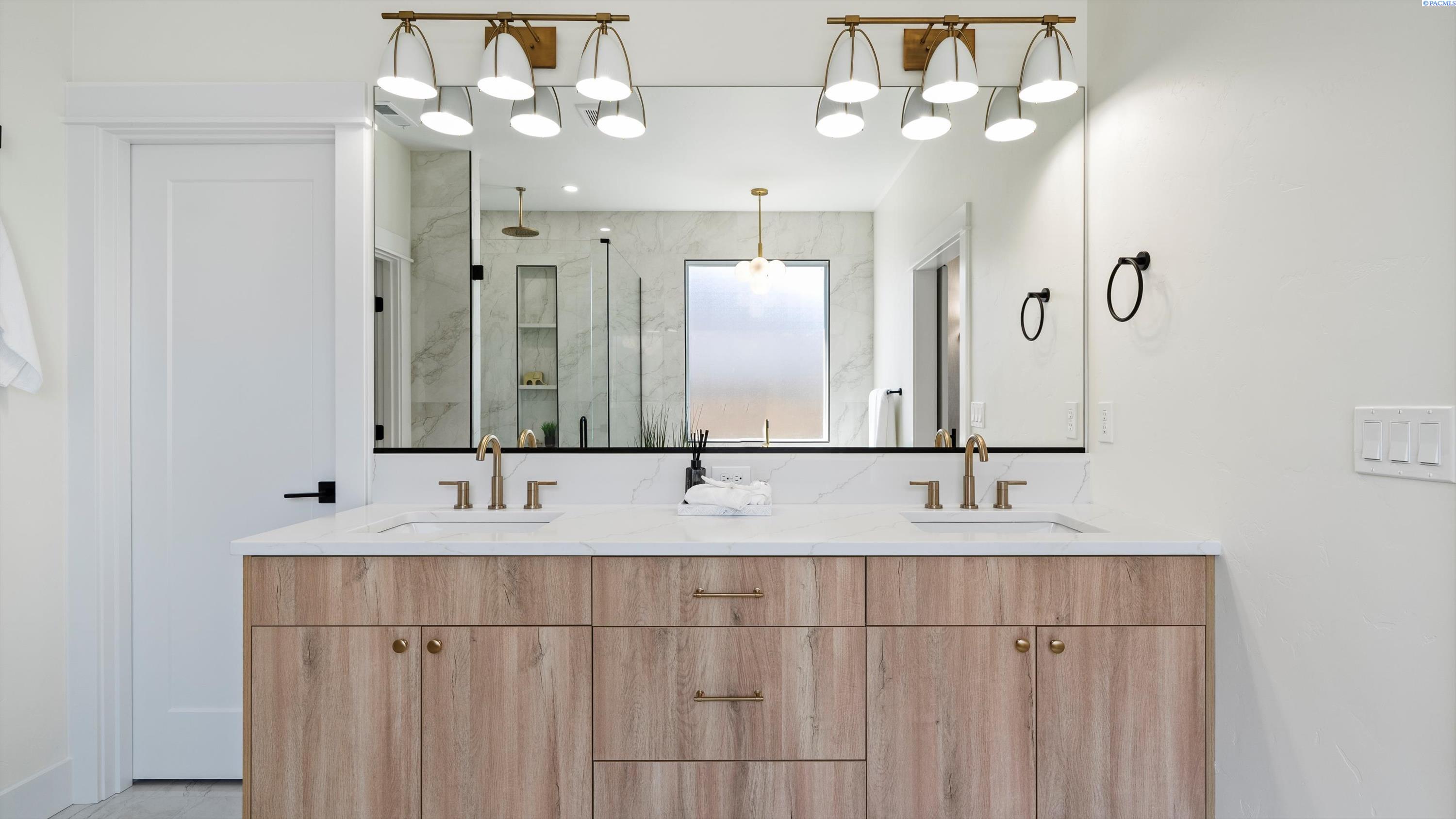 Richland, Washington, 99352, United States, 4 Bedrooms Bedrooms, ,3 BathroomsBathrooms,Residential,For Sale,1996125