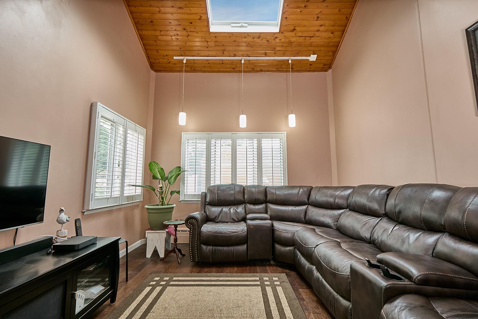 Merrick, New York, 11566, United States, 4 Bedrooms Bedrooms, ,2 BathroomsBathrooms,Residential,For Sale,1923596