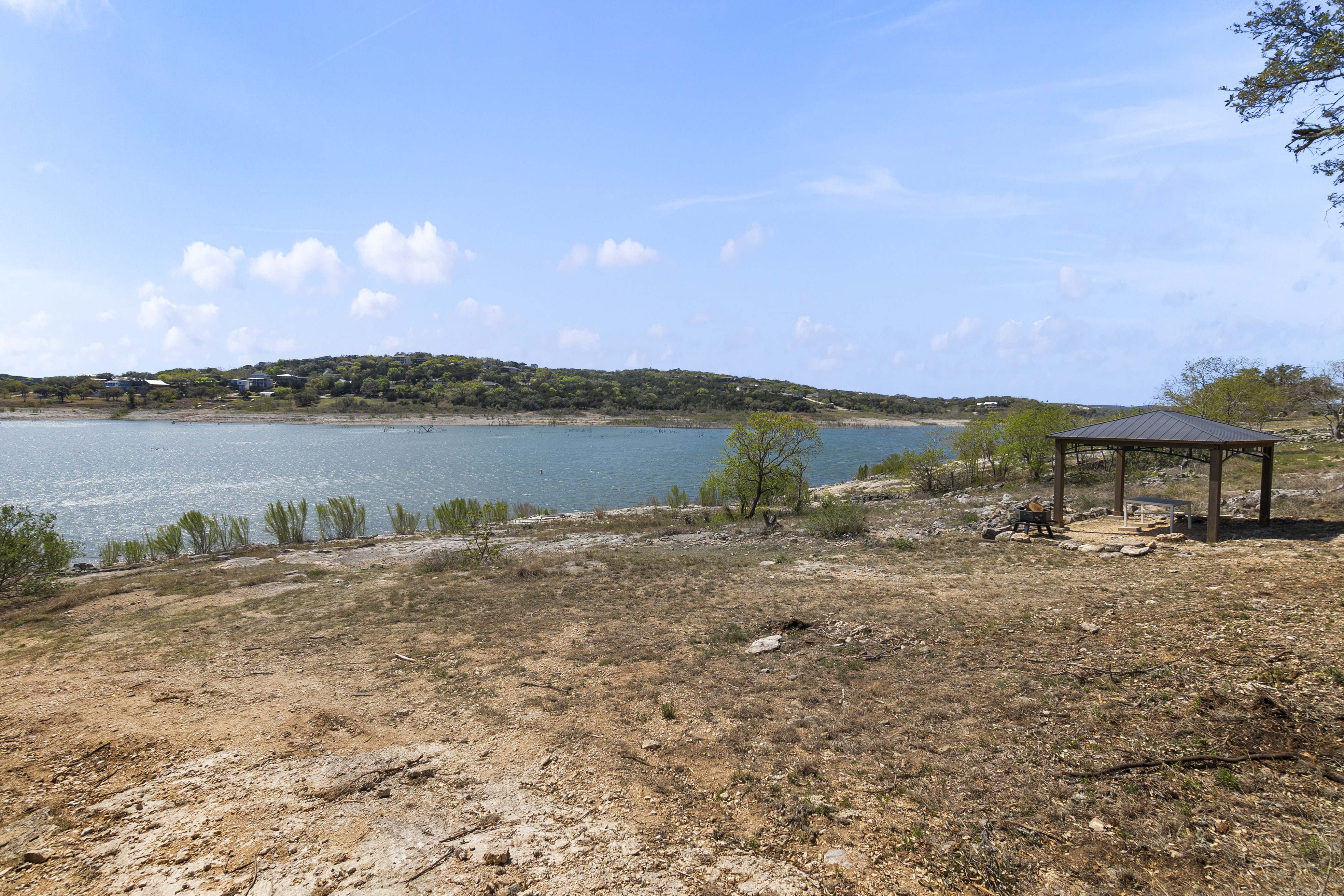  Prime Lakefront Living with Stunning Views - 物件實景