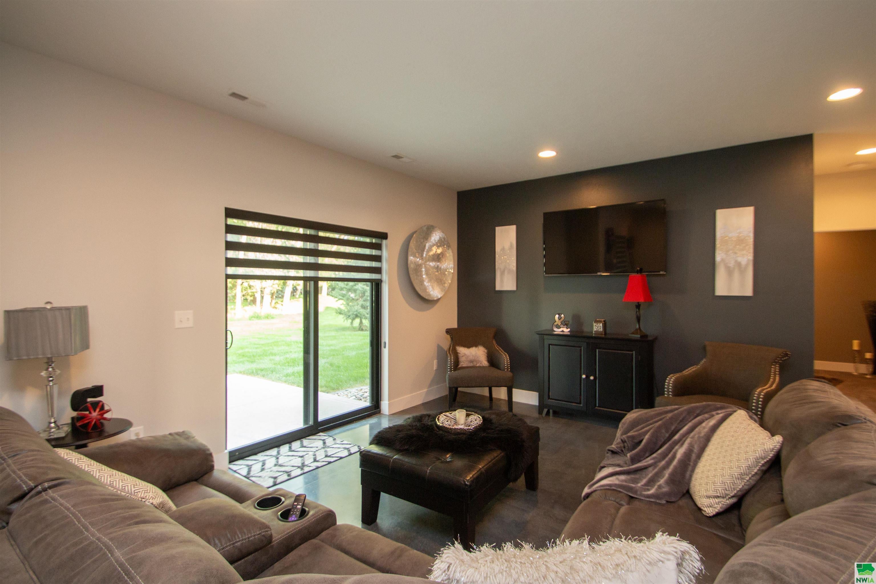 Dakota Dunes, South Dakota, 57049, United States, 3 Bedrooms Bedrooms, ,3 BathroomsBathrooms,Residential,For Sale,1984312