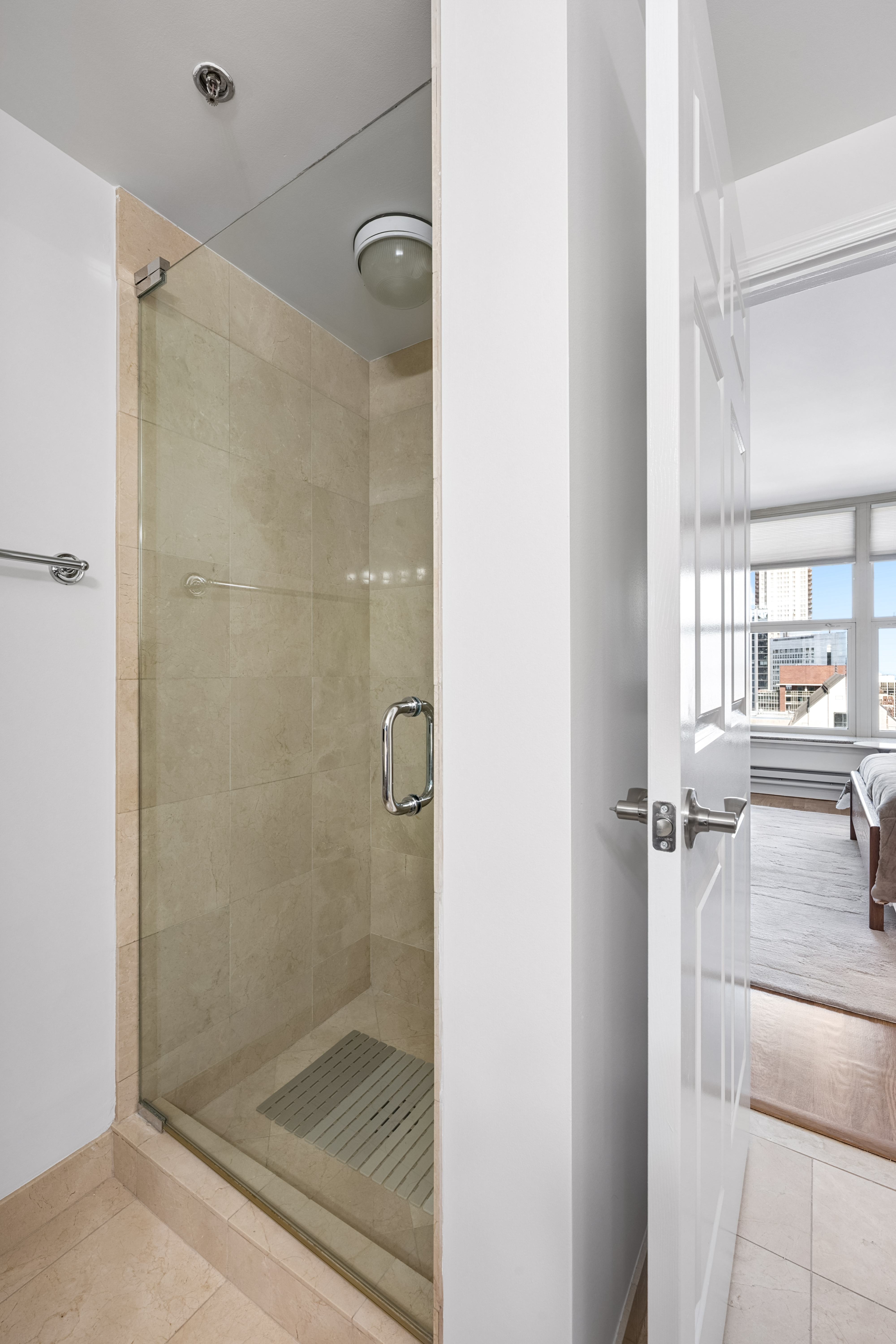  Northeast Split Two Bedroom with Outstanding City and Lake Views at The Fordham - 物件實景