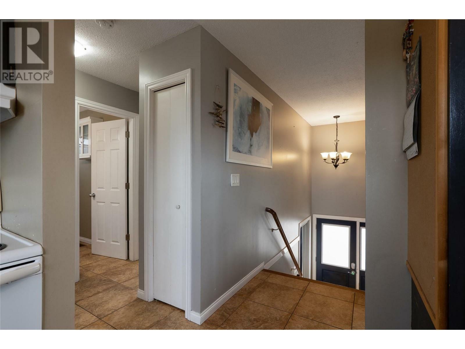 KELOWNA, British Columbia, V1X 6M4, CA, 3 Bedrooms Bedrooms, ,2 BathroomsBathrooms,Residential,For Sale,1836939