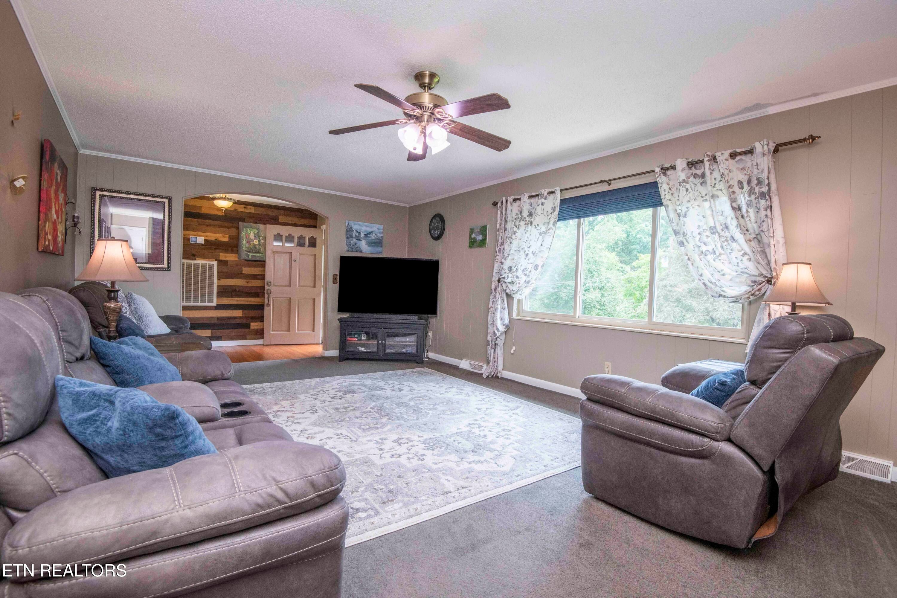 Kingston, Tennessee, 37763, United States, 3 Bedrooms Bedrooms, ,2 BathroomsBathrooms,Residential,For Sale,1882292