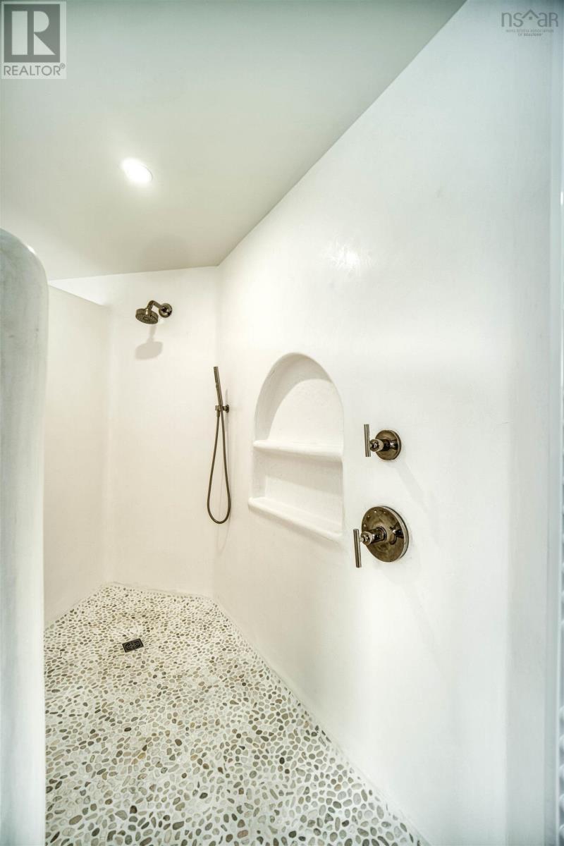 FALL RIVER, Nova Scotia, B2T 1A4, CA, 5 Bedrooms Bedrooms, ,3 BathroomsBathrooms,Residential,For Sale,1838498