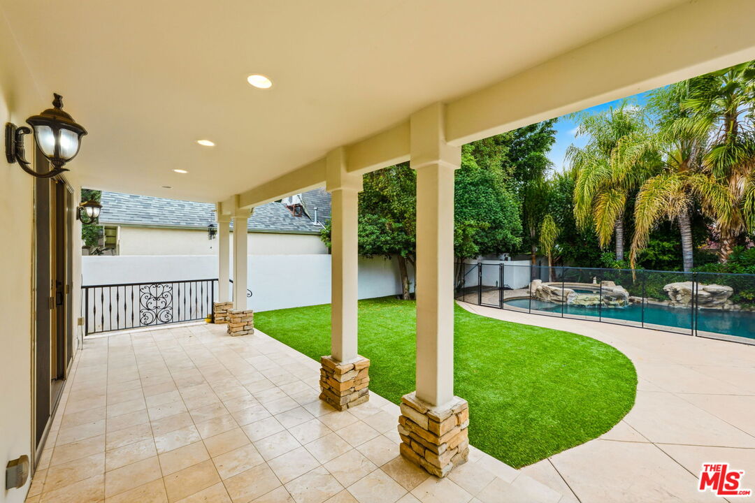 Encino, California, 91436, United States, 4 Bedrooms Bedrooms, ,3 BathroomsBathrooms,Residential,For Sale,1988091