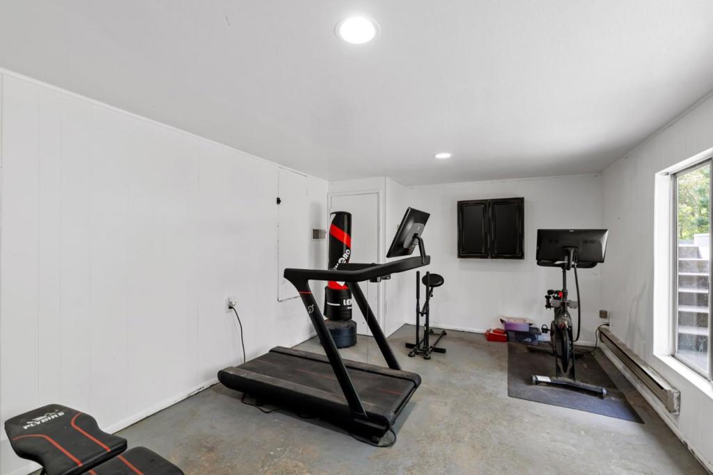 Monterey, California, 93940, United States, 3 Bedrooms Bedrooms, ,2 BathroomsBathrooms,Residential,For Sale,1975715