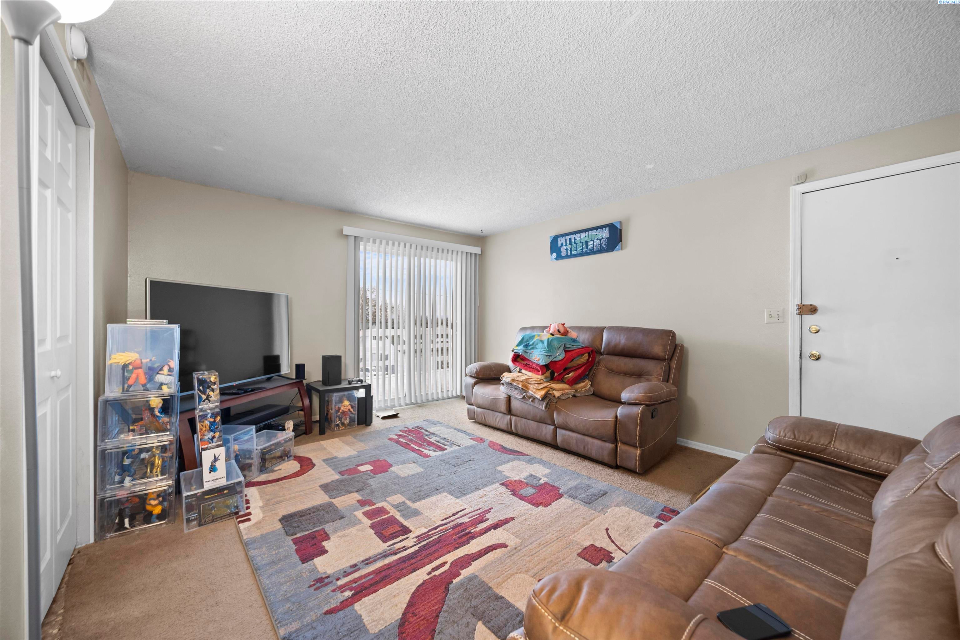 Zillah, Washington, 98953, United States, 9 Bedrooms Bedrooms, ,Residential,For Sale,2013273