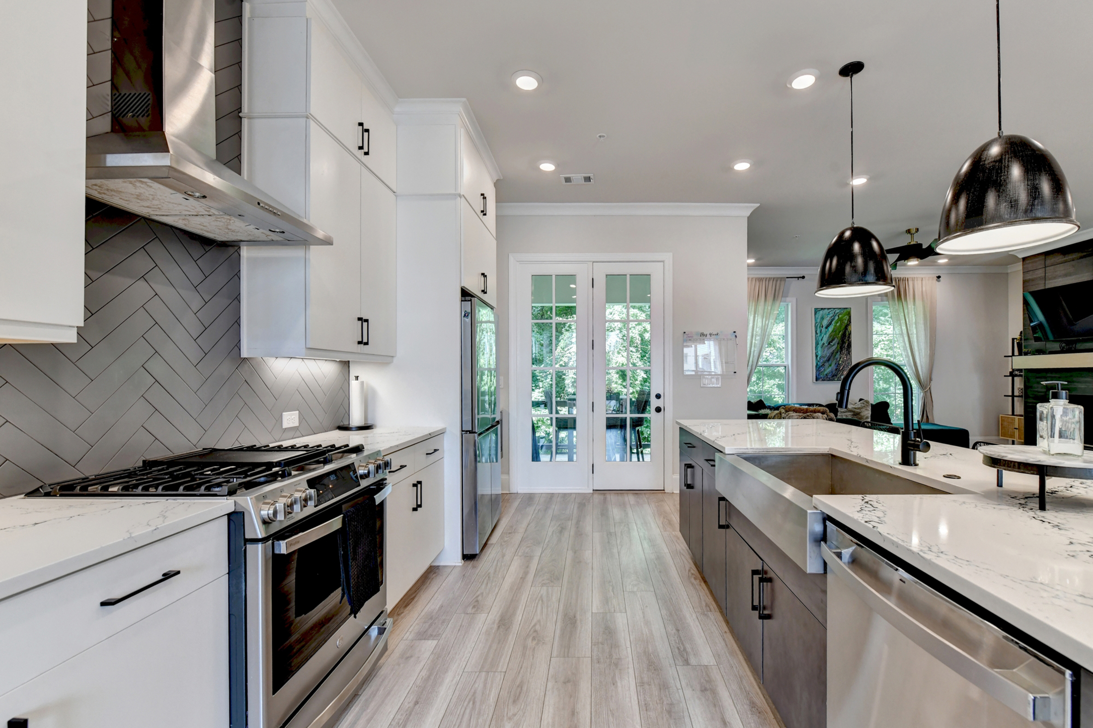  Welcome Home to this Magnificent Three-Story Townhome - 物件實景