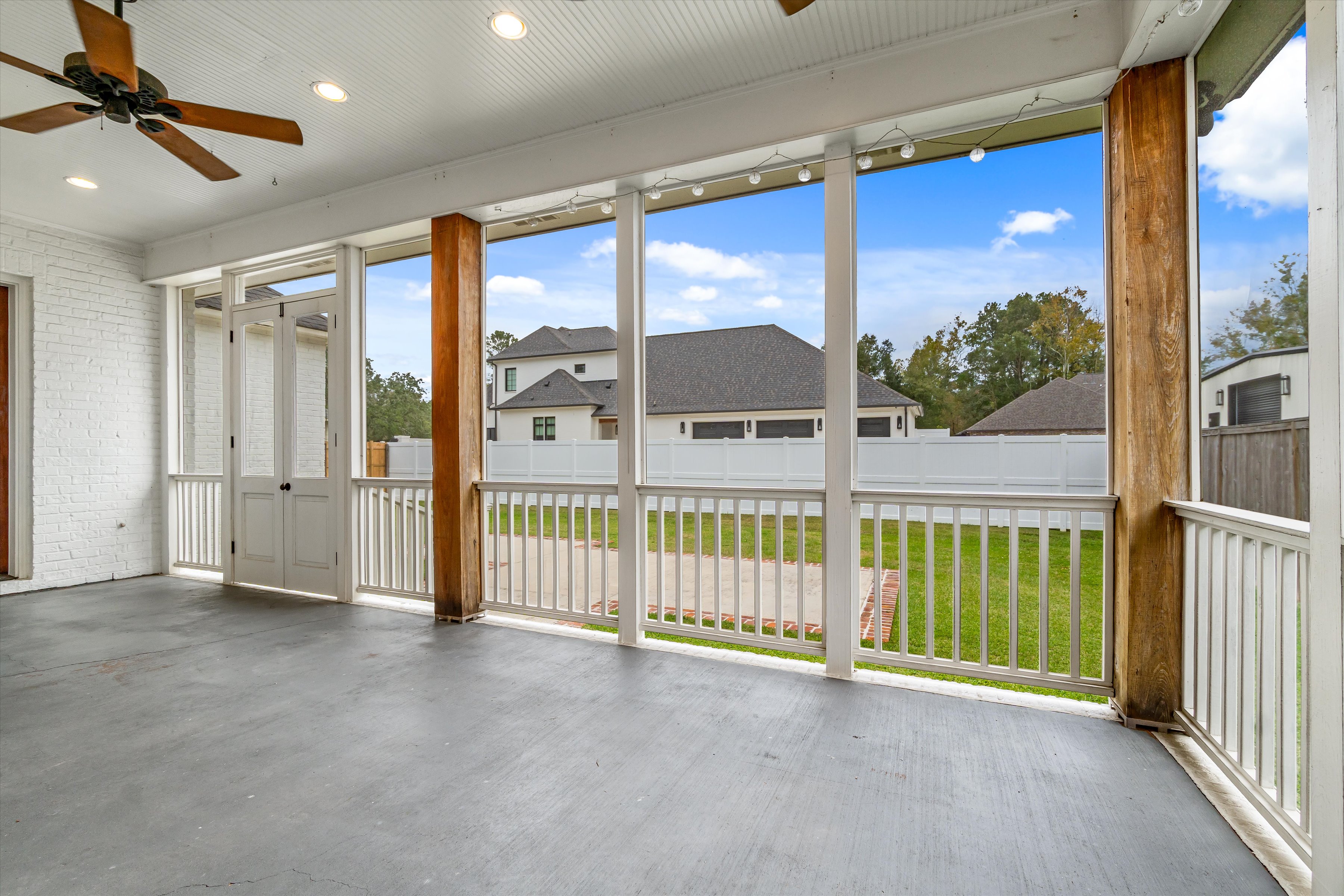 Baton Rouge, Louisiana, 70809, United States, 3 Bedrooms Bedrooms, ,4 BathroomsBathrooms,Residential,For Sale,1998392