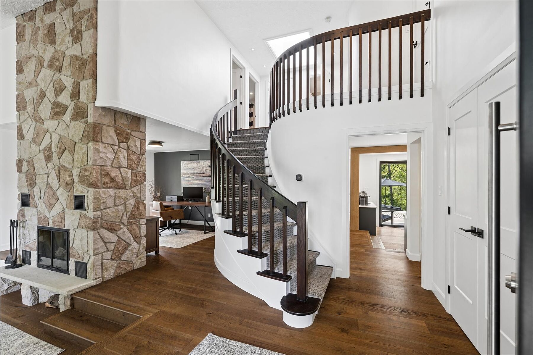  Serene, Elegant Home - 物件實景