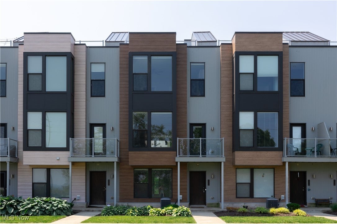 Cleveland, Ohio, 44102, United States, 3 Bedrooms Bedrooms, ,3 BathroomsBathrooms,Residential,For Sale,1923421