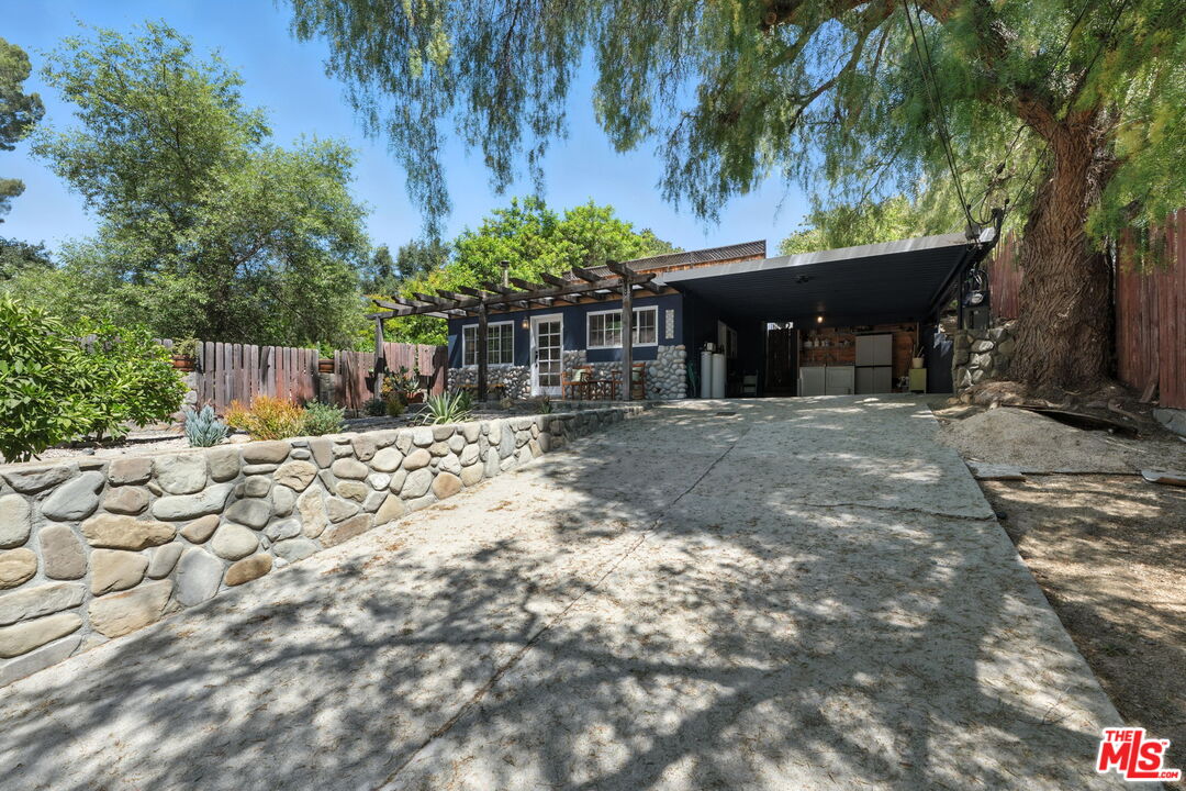 Topanga, California, 90290, United States, 2 Bedrooms Bedrooms, ,1 BathroomBathrooms,Residential,For Sale,1913417