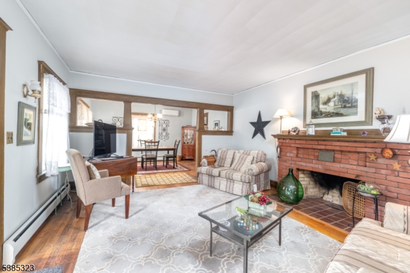 West Caldwell Twp., New Jersey, 07006, United States, 3 Bedrooms Bedrooms, ,1 BathroomBathrooms,Residential,For Sale,1949802
