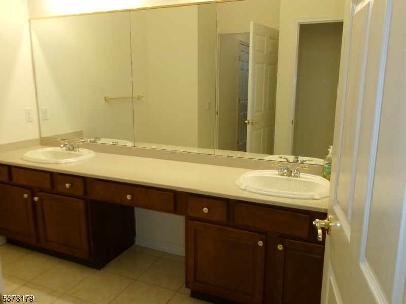 Wayne Twp., New Jersey, 07470, United States, 2 Bedrooms Bedrooms, ,2 BathroomsBathrooms,Residential,For Sale,1970716