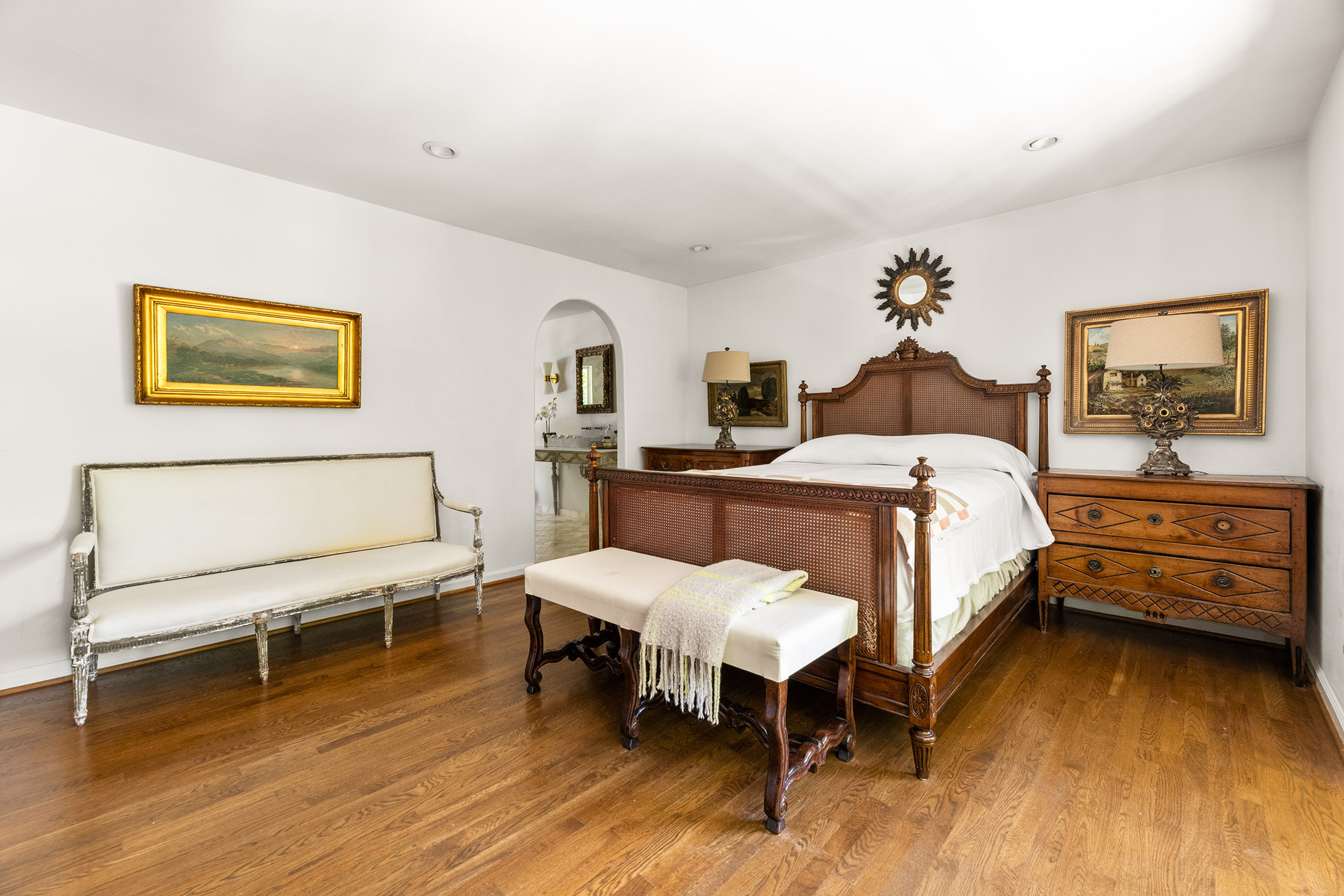  Beautifully Updated Colonial Residence - 物件實景