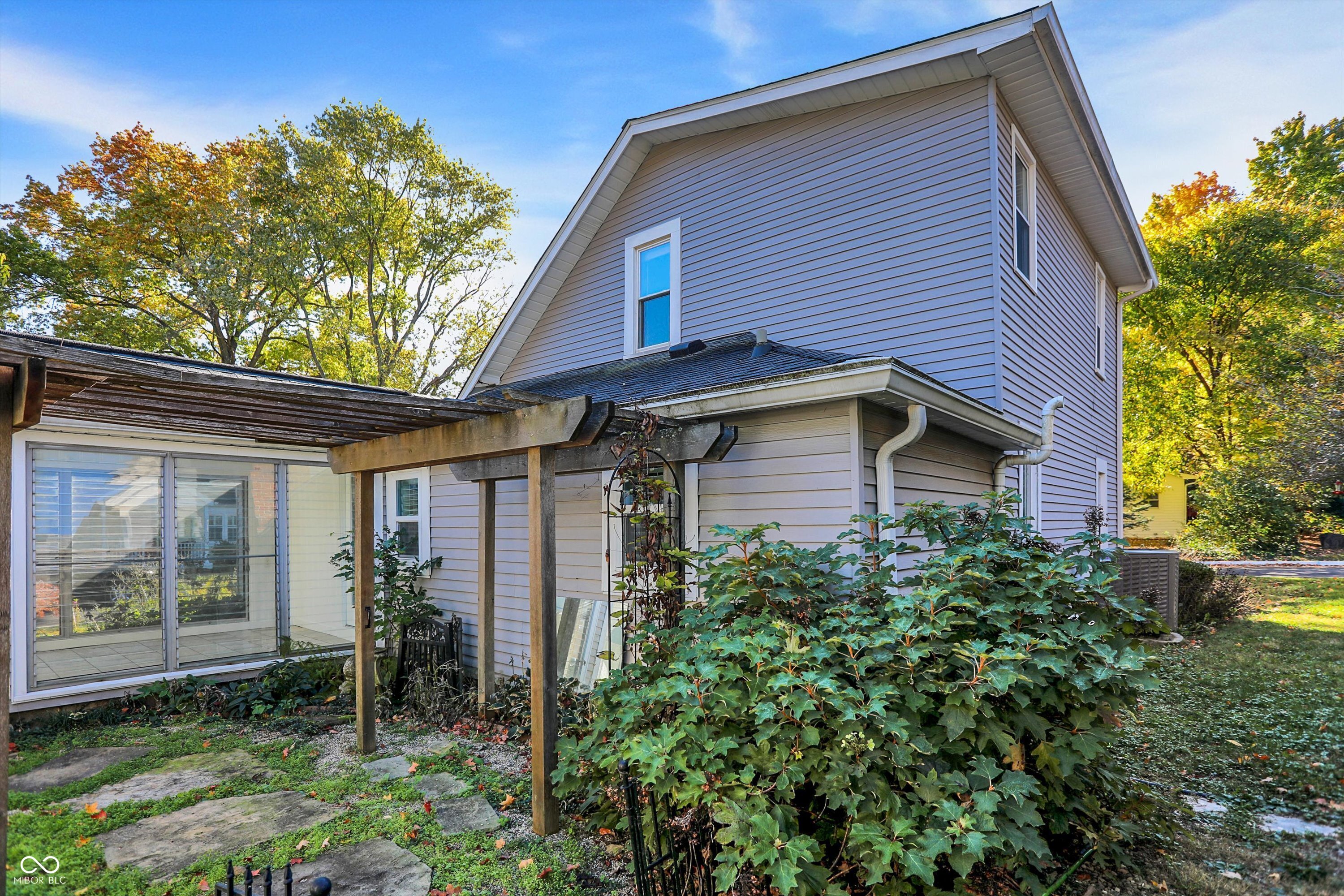 Zionsville, Indiana, 46077, United States, 3 Bedrooms Bedrooms, ,2 BathroomsBathrooms,Residential,For Sale,1981212