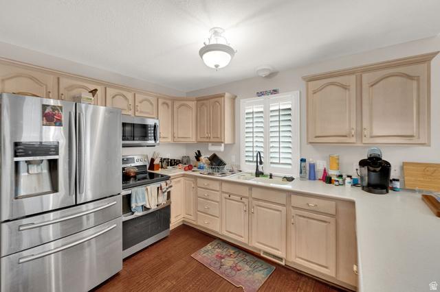 Murray, Utah, 84107, United States, 5 Bedrooms Bedrooms, ,4 BathroomsBathrooms,Residential,For Sale,2002445