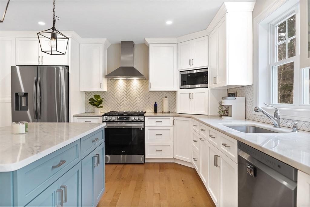 Sturbridge, Massachusetts, 01566, United States, 4 Bedrooms Bedrooms, ,4 BathroomsBathrooms,Residential,For Sale,1801654