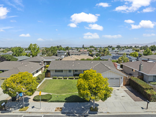Hollister, California, 95023, United States, 3 Bedrooms Bedrooms, ,2 BathroomsBathrooms,Residential,For Sale,1942638